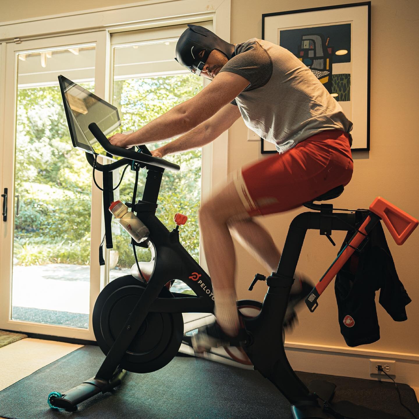 Budget Batman V Peloton: I prevailed over the beast for the good of Gotham, but even I admit it was a tough fight. Well met, @oamato . Well met, @onepeloton .

#wednesdayworkout #workoutwednesday #workout #workoutathome #bike #peloton #pelotonbike #p