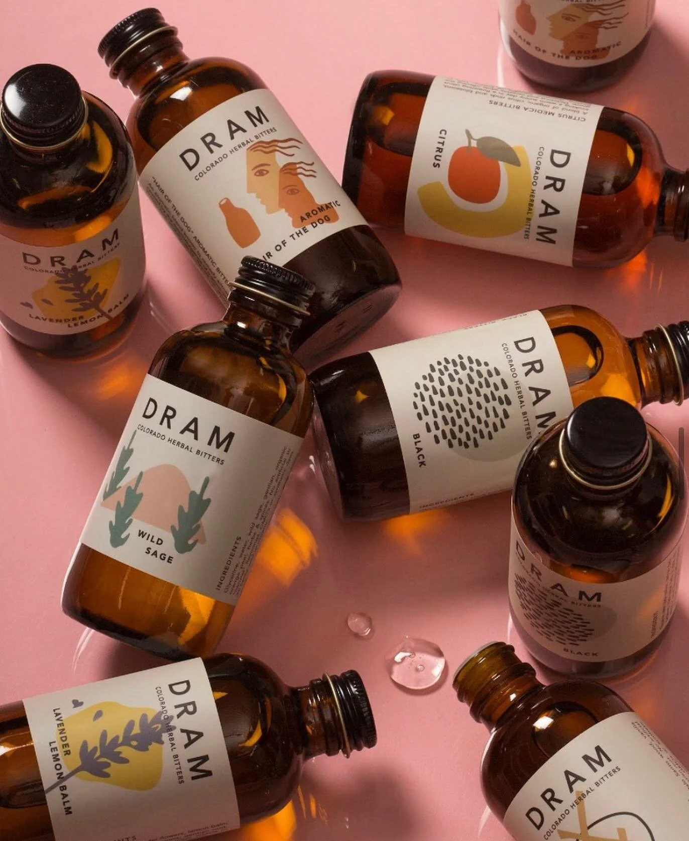 Alcohol-free bitters are a great additive to cocktails, but can also be used to spice up pie filling, infuse into honey or syrups, or create a flavorful marinade. A handy kitchen companion, indeed.
.
📷: @dramplantmagic