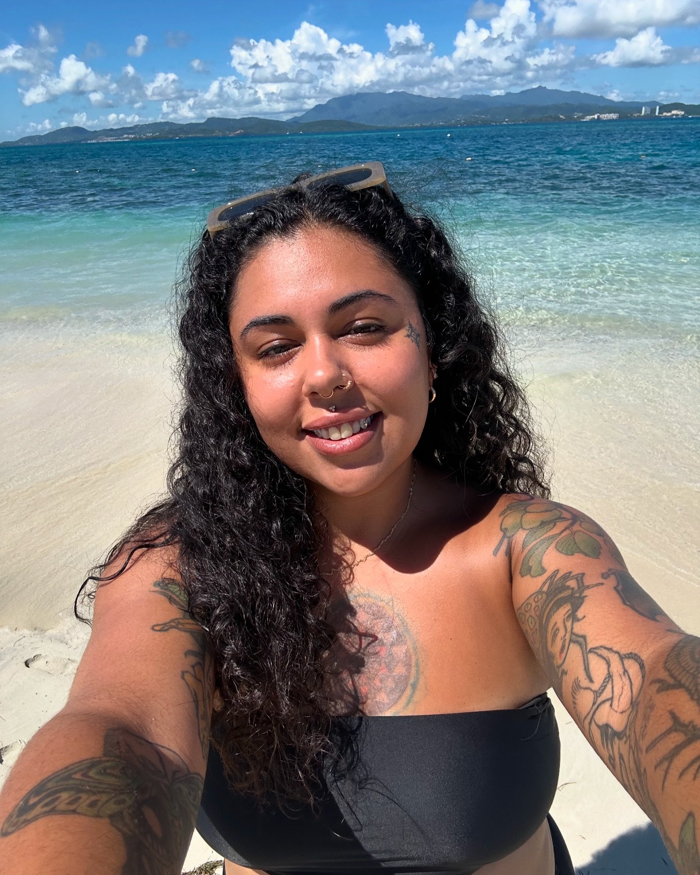 Orgullosa de ser Puertorrique&ntilde;a! 🇵🇷🌺🌴 bday vacay dump 🩷 going to my motherland with my mama &amp; madrina was everythingg it was so special ✨ visiting PR always feels like going home &amp; it&rsquo;s always so hard to leave it&rsquo;s so 