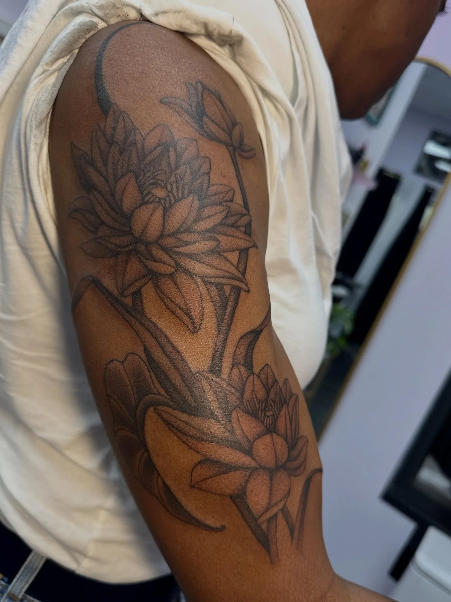 Water lilies for Felecia&rsquo;s sleeve we&rsquo;re building ✨ swipe to see some other adornments we added and some sweet matching ones for her &amp; Brenda! Thank you both for the continued trust &amp; support, it&rsquo;s such a pleasure working wit