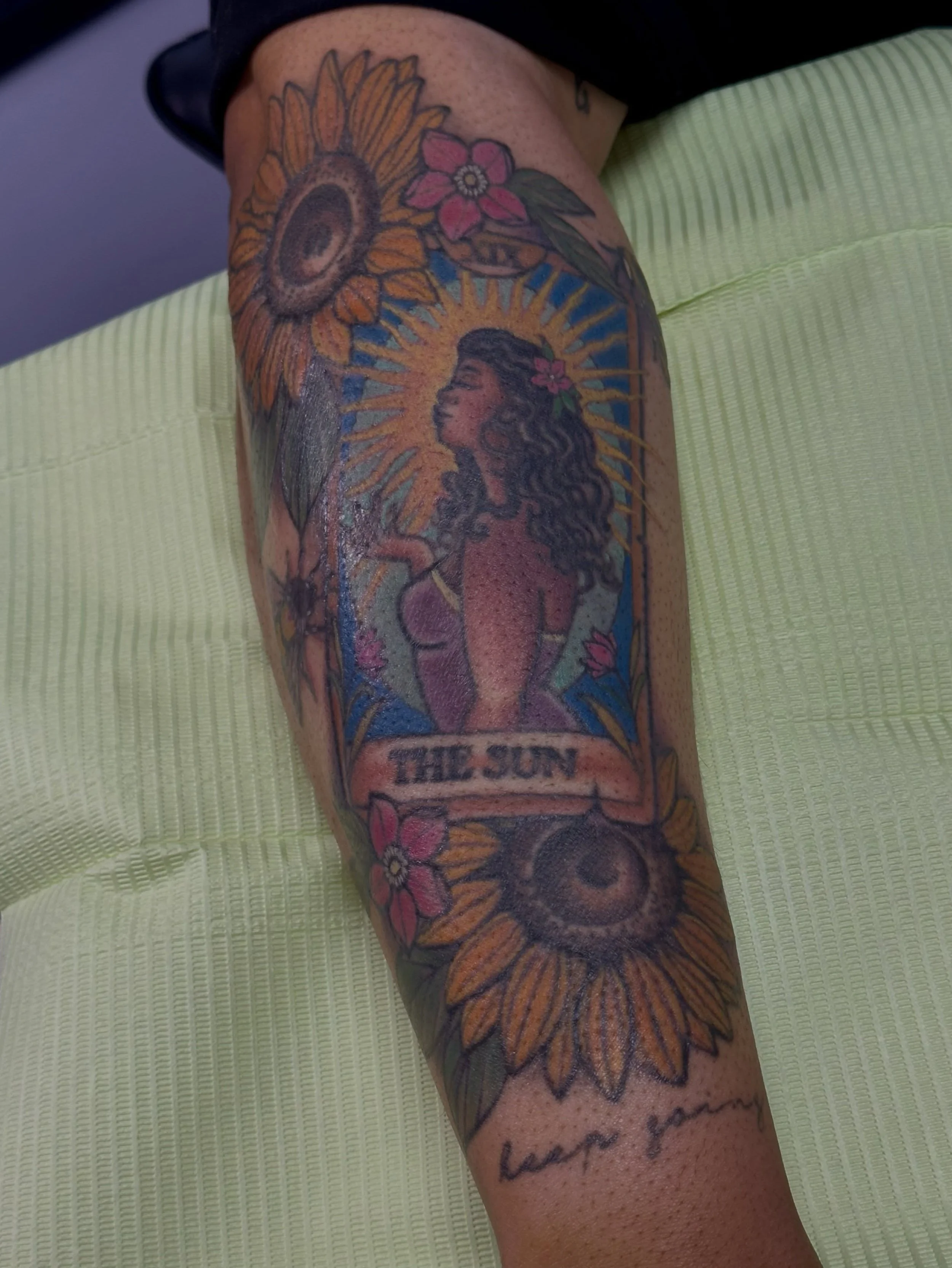 Love this tattoo! Custom made for @slaydxsum 🌻🌞✨ couple years healed w some touch ups 💜 

Booking Summer!
dm me if you&rsquo;ve been thinking of a new tattoo💫
Turbotash.com