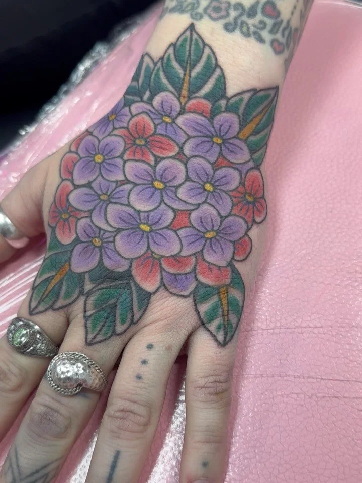 Hydrangea hand tatty for @pizarrvn 💜 thank youu for always getting the coolest tatts ! 

Booking Summer ☀️
Dm me your ideas, or visit my site turbotash.com 
Deals all summer on flash and starting large projects

#jerseycitytattoo