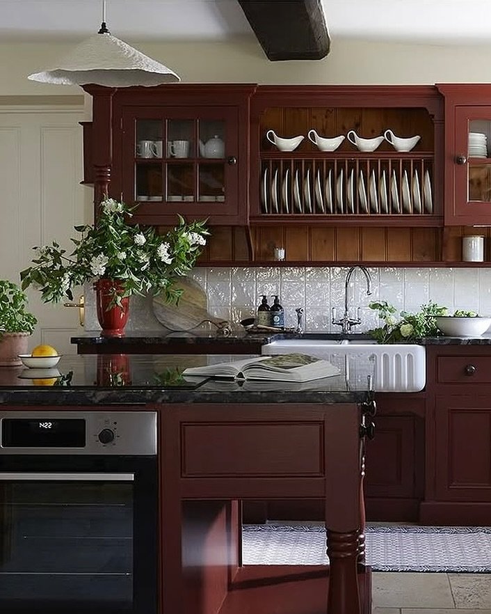 In love with this beautiful kitchen designed by @studio_jute featuring my Camber Sands shade in a smaller scale.

Some of my pieces can be customised in size so if you have a bespoke sizing requirement just get in touch to discuss. 

📷 @hollyjolliff