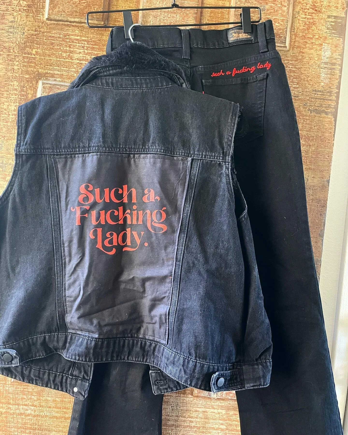 Bring your denim to the pop up tomorrow! 🌹

If you've been wanting your jeans embroidered or your jacket patched up you can drop them off with us at Empress Vintage in Berkeley from 12-5 pm ma&ntilde;ana.

Select your style, leave your piece(s) with