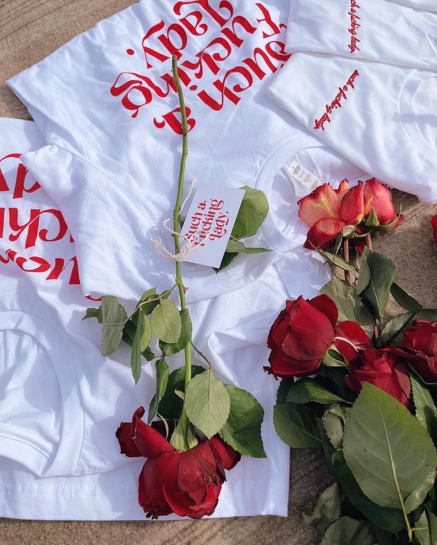 Doing a renegade pop up at Dolores Park right now! First 20 people get a rose. 😘🌹