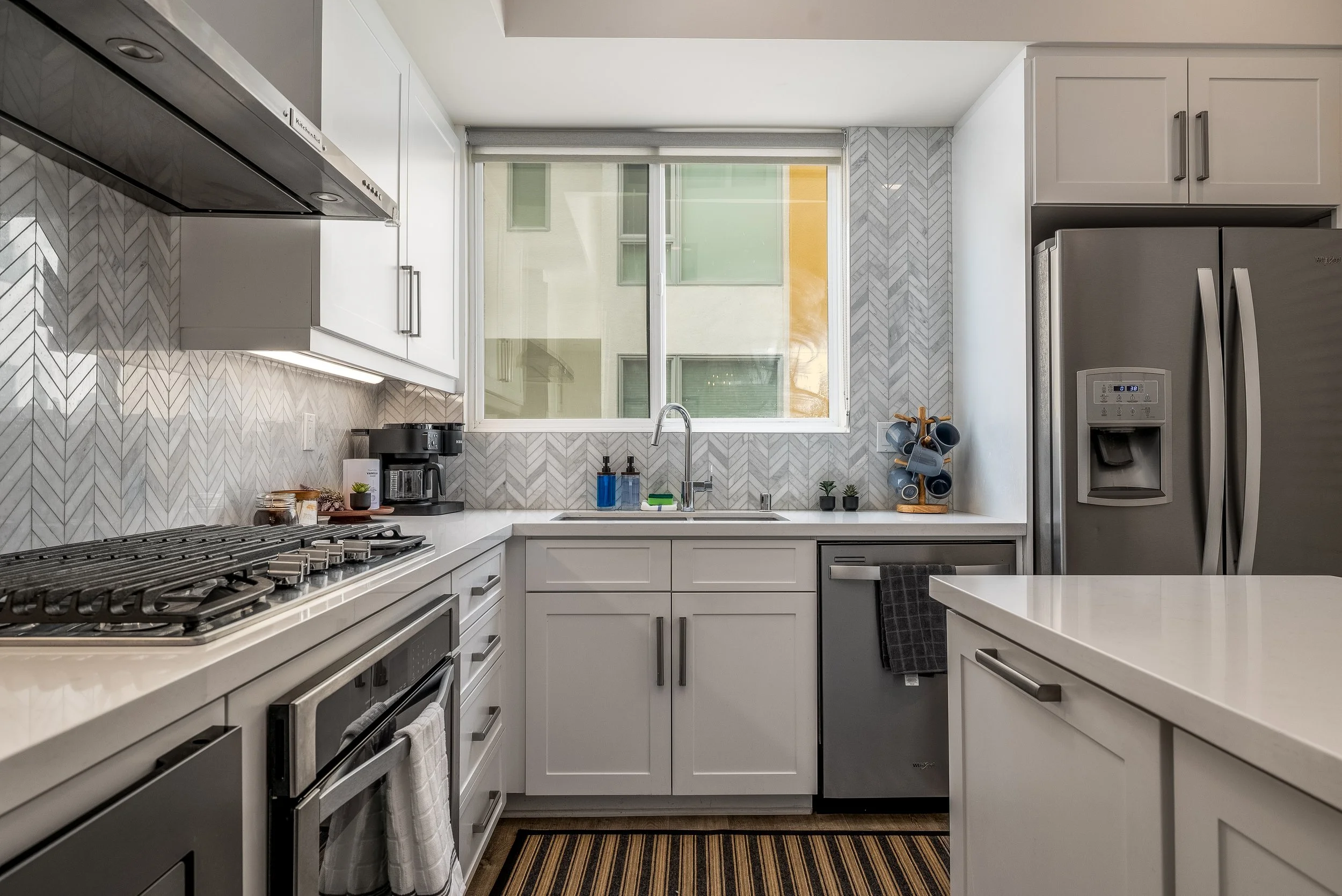 2060 6th Ave-14.jpg