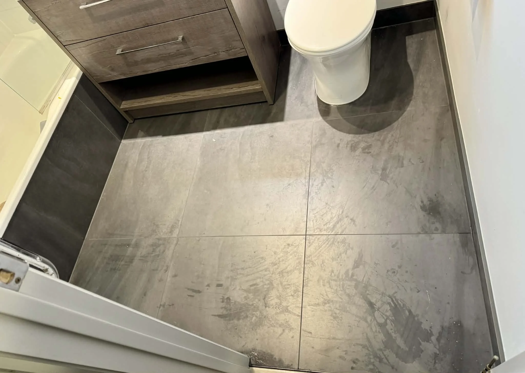 Epoxy grout vs Cementitious grout: Which is better for your tiling project?