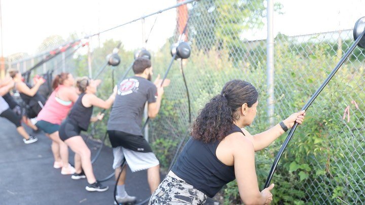 Outdoor Training ☀️ 

Endless Rope Intervals 🧗🏻&zwj;♂️

I do not own the rights to any of the music 

#dcf #philly #philadelphia #gym #workout #bootcamp #conditioning #fitness #fitnessmotivation #fitnessaddict