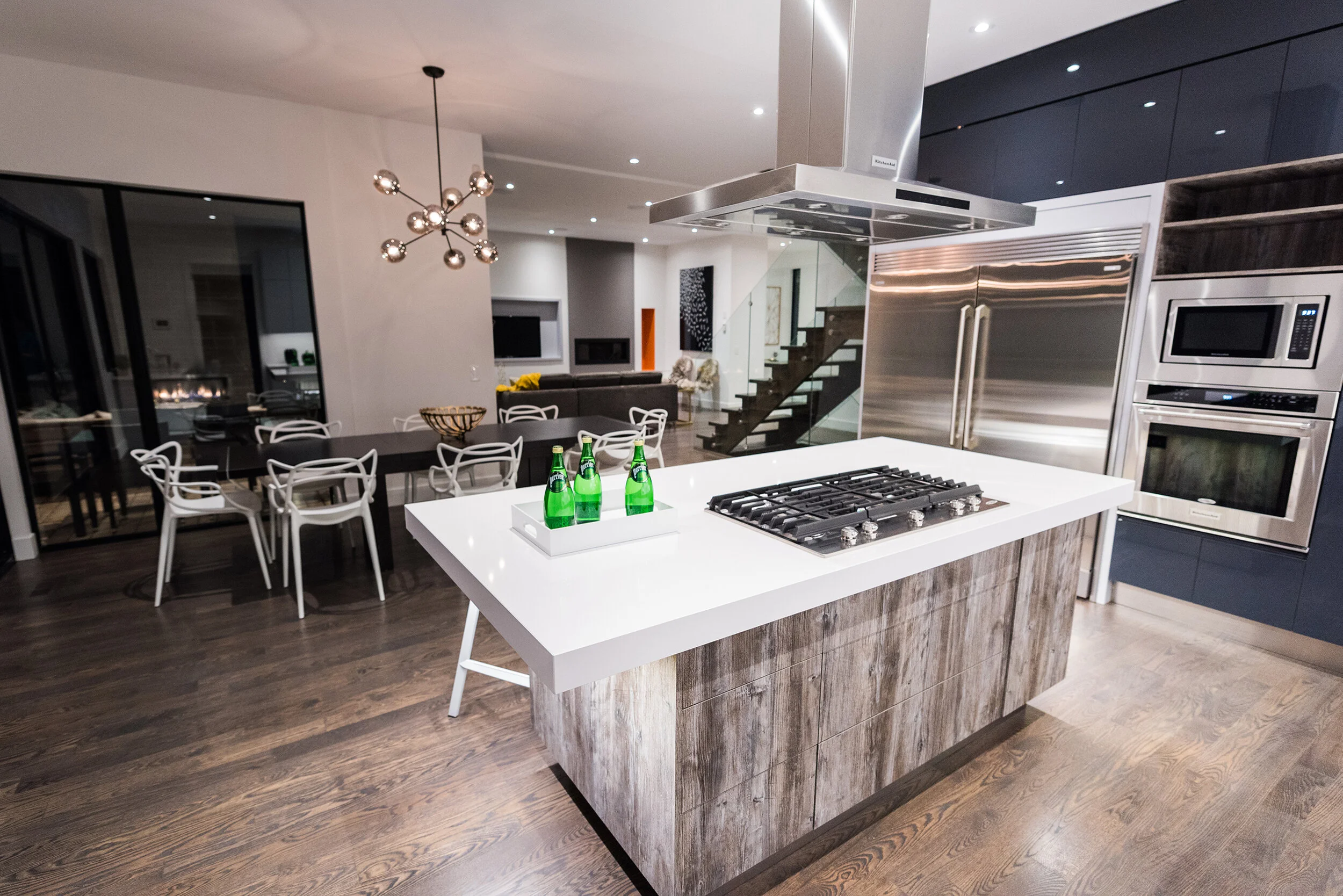 Kitchen (Less White) (2 of 4).jpg