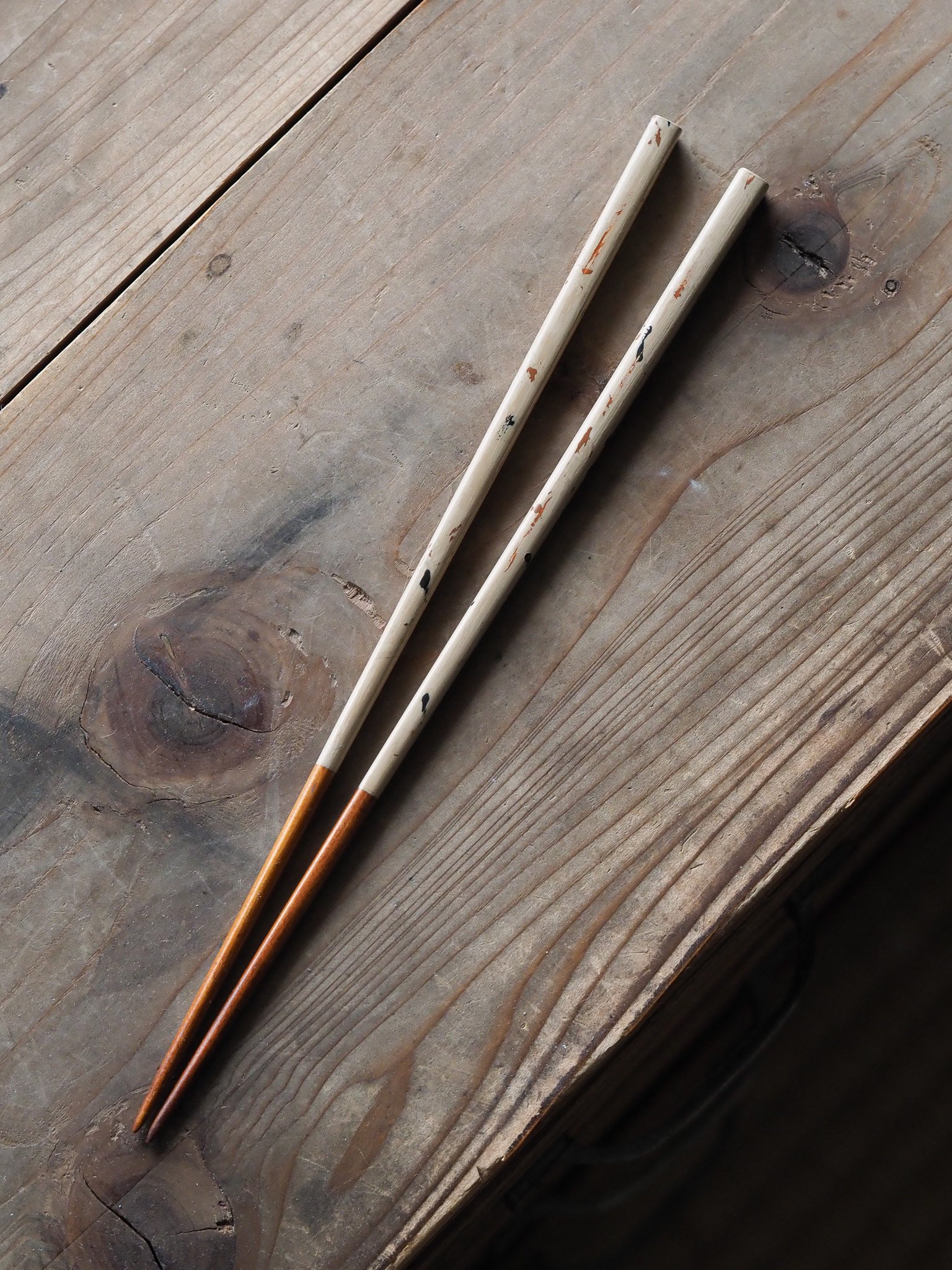 white urushi chopsticks.jpg