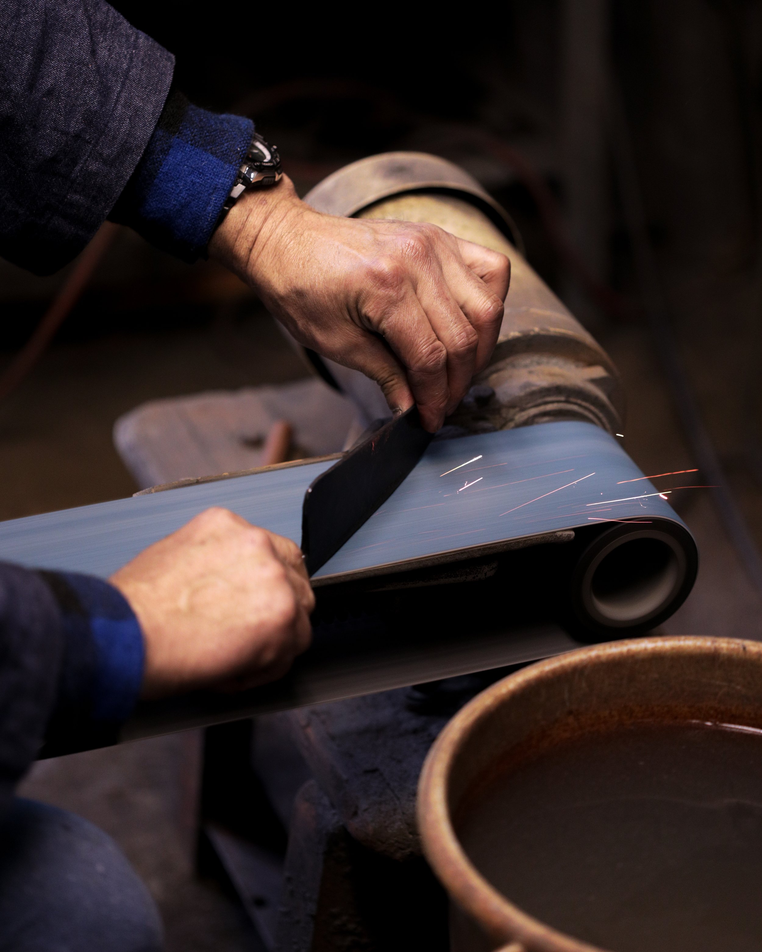 grinding_japanese_knife_making