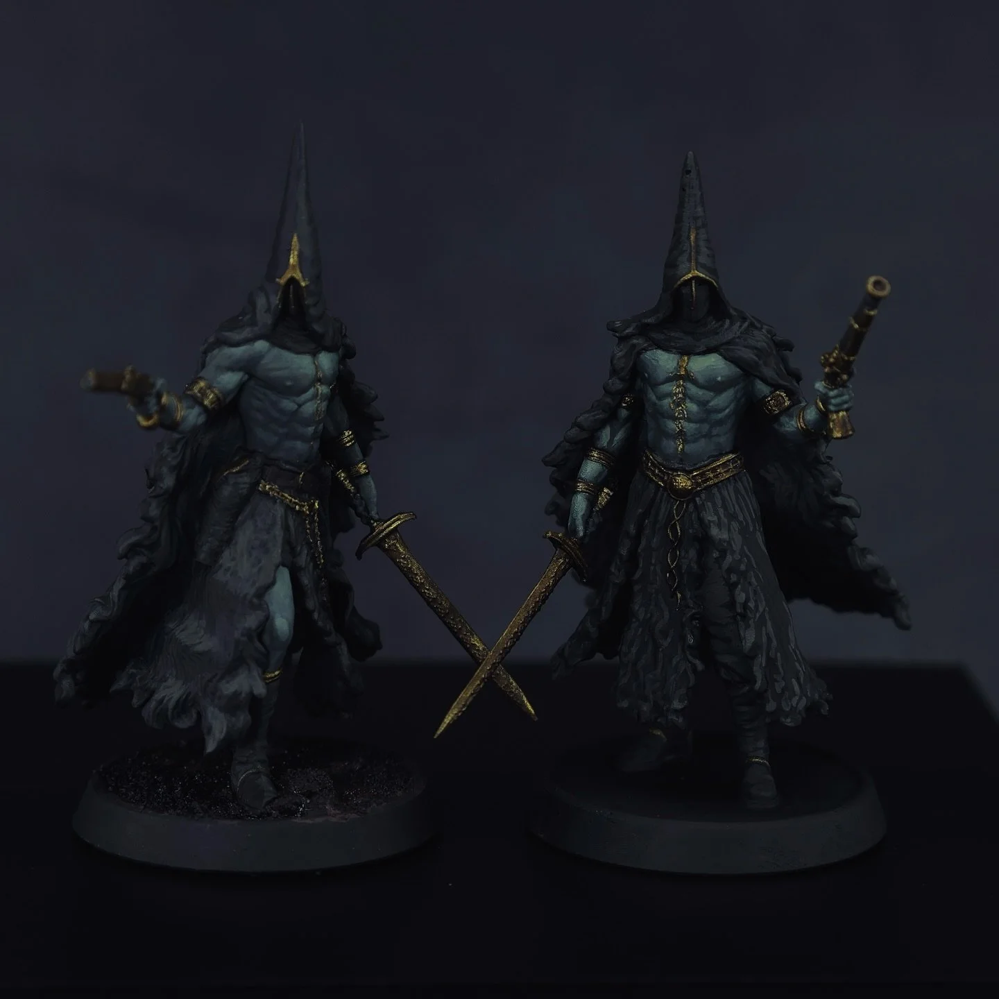 I painted these two stunning models from the Trench Crusade Kickstarter by @proxy_realms &ndash; don&rsquo;t they recall Pyramid Head a bit?

I worked on them live today on Twitch, testing out new color palettes &ndash; especially for that dead flesh