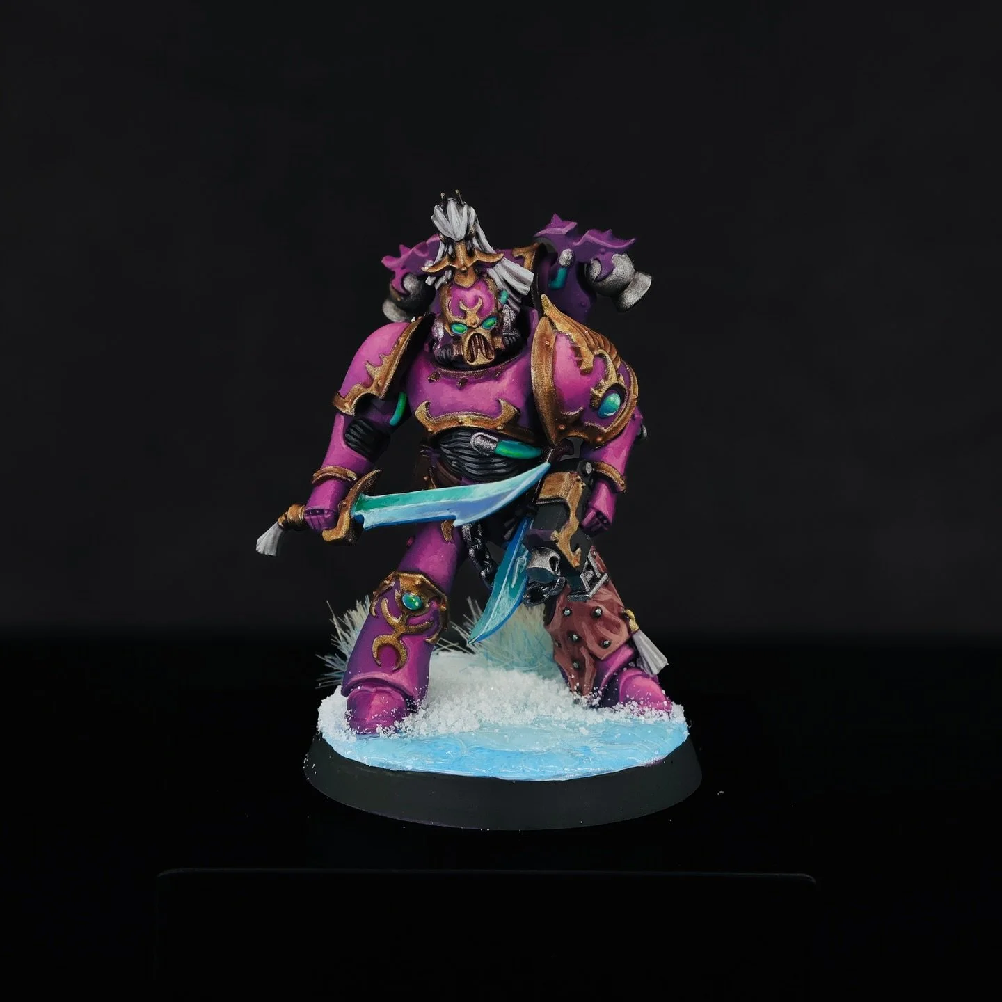 Super satisfied with my very first emperor&rsquo;s children 😍 Time to paint the other 20 🤣!

Inspired by @chkminis &amp; @craftworldstudio 
Painted with @greenstuffworld colours only + Ice Basing Set

#EmperorsChildren #Warhammer40k #Warhammer #Pai