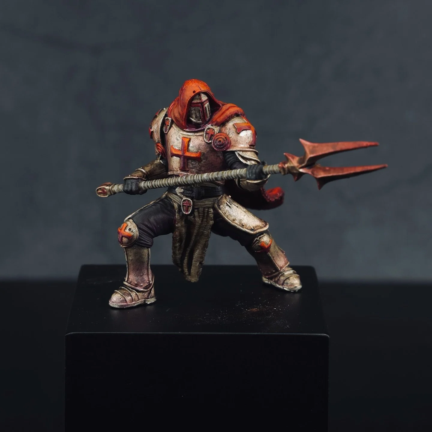 The Crimson Lancer.

Painted for the epic Trench Crusade by @proxy_realms 

#CrimsonLancer #TrenchCrusade #MiniaturePainting
#miniaturepainting #paintingminiatures #warhammer40k #grimdark #tabletopgames #hobbystreak #miniatureart #grimdarkminiatures 