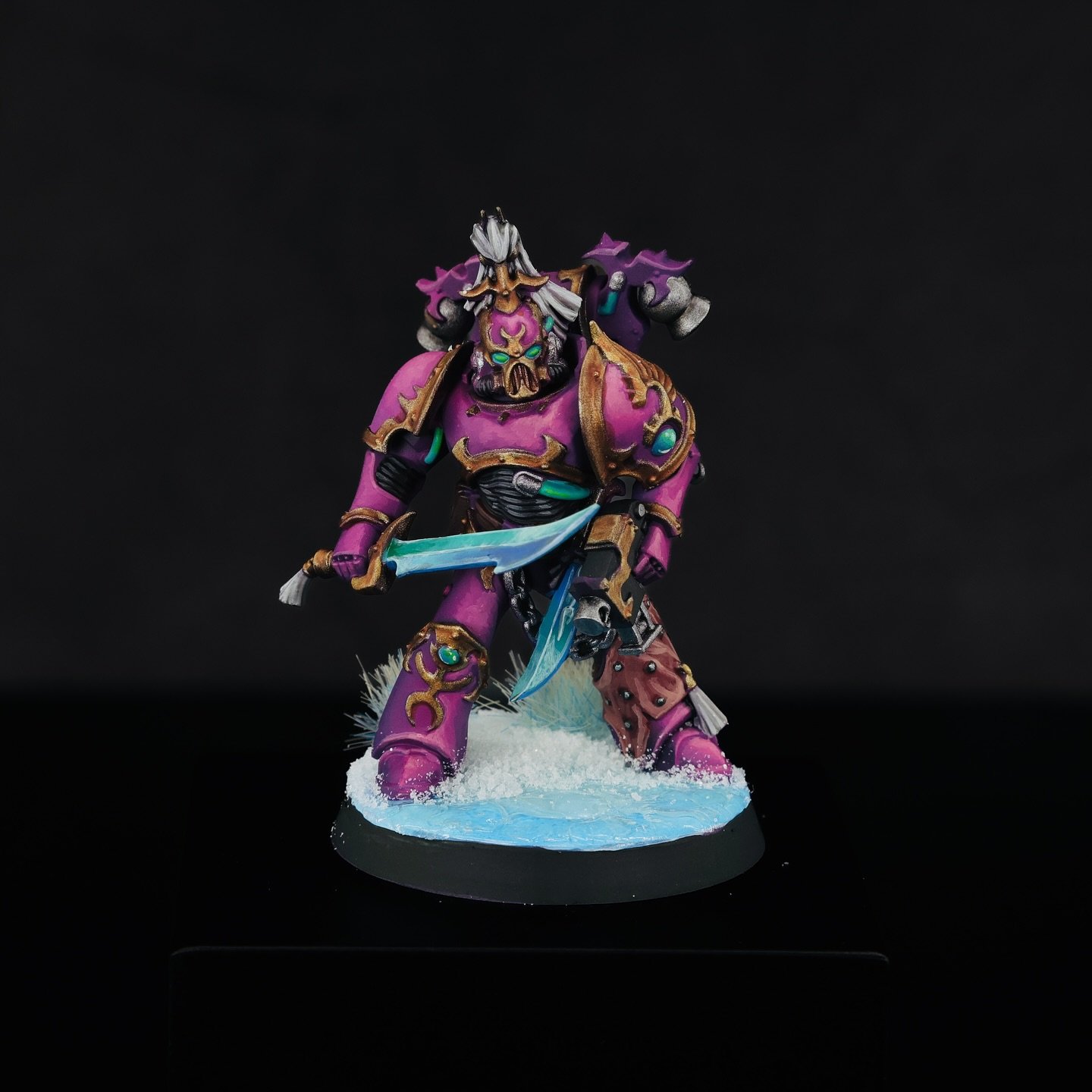 Super satisfied with my very first emperor&rsquo;s children 😍 Time to paint the other 20 🤣!

Inspired by @chkminis &amp; @craftworldstudio 
Painted with @greenstuffworld colours only + Ice Basing Set

#EmperorsChildren #Warhammer40k #Warhammer #Pai