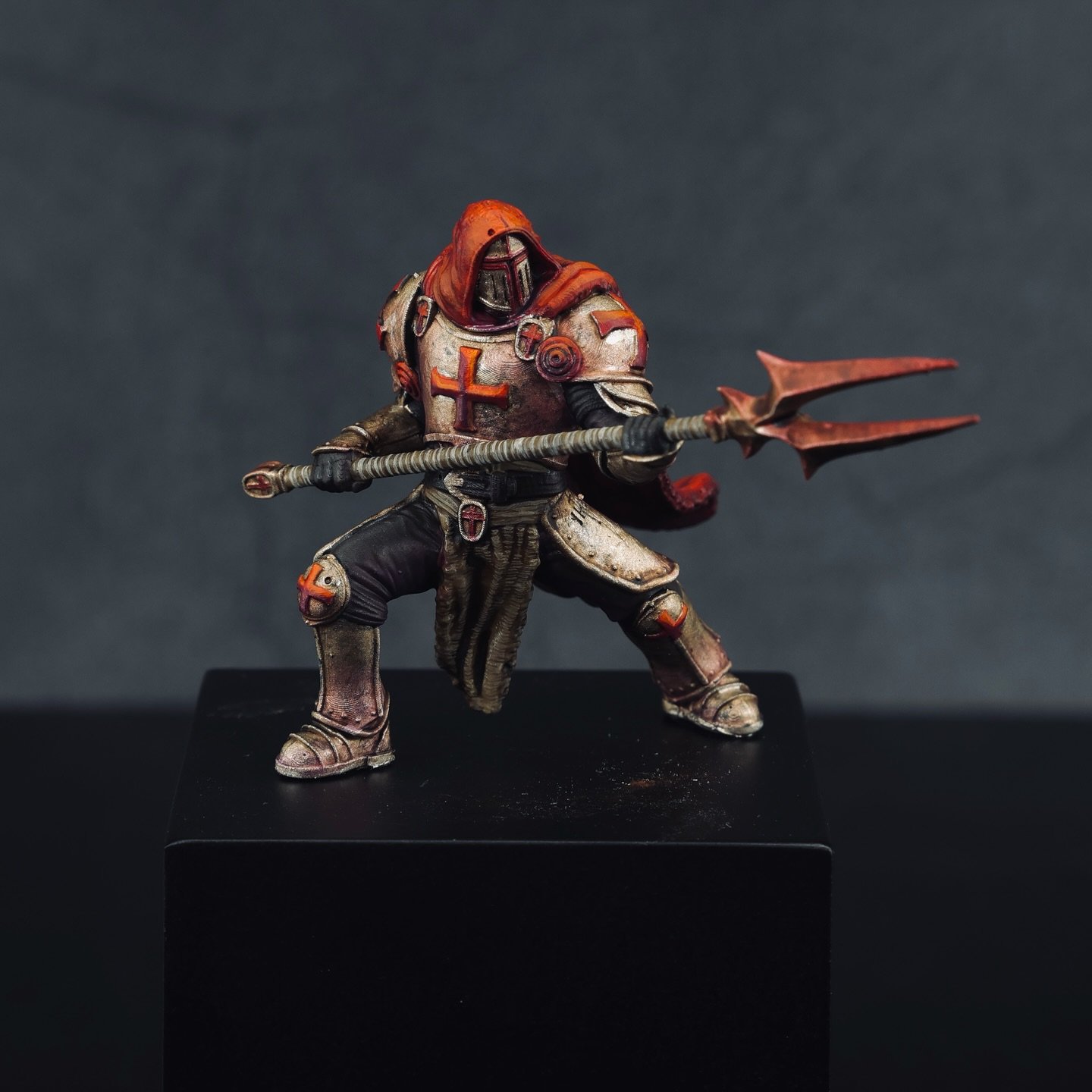 The Crimson Lancer.

Painted for the epic Trench Crusade by @proxy_realms 

#CrimsonLancer #TrenchCrusade #MiniaturePainting
#miniaturepainting #paintingminiatures #warhammer40k #grimdark #tabletopgames #hobbystreak #miniatureart #grimdarkminiatures 