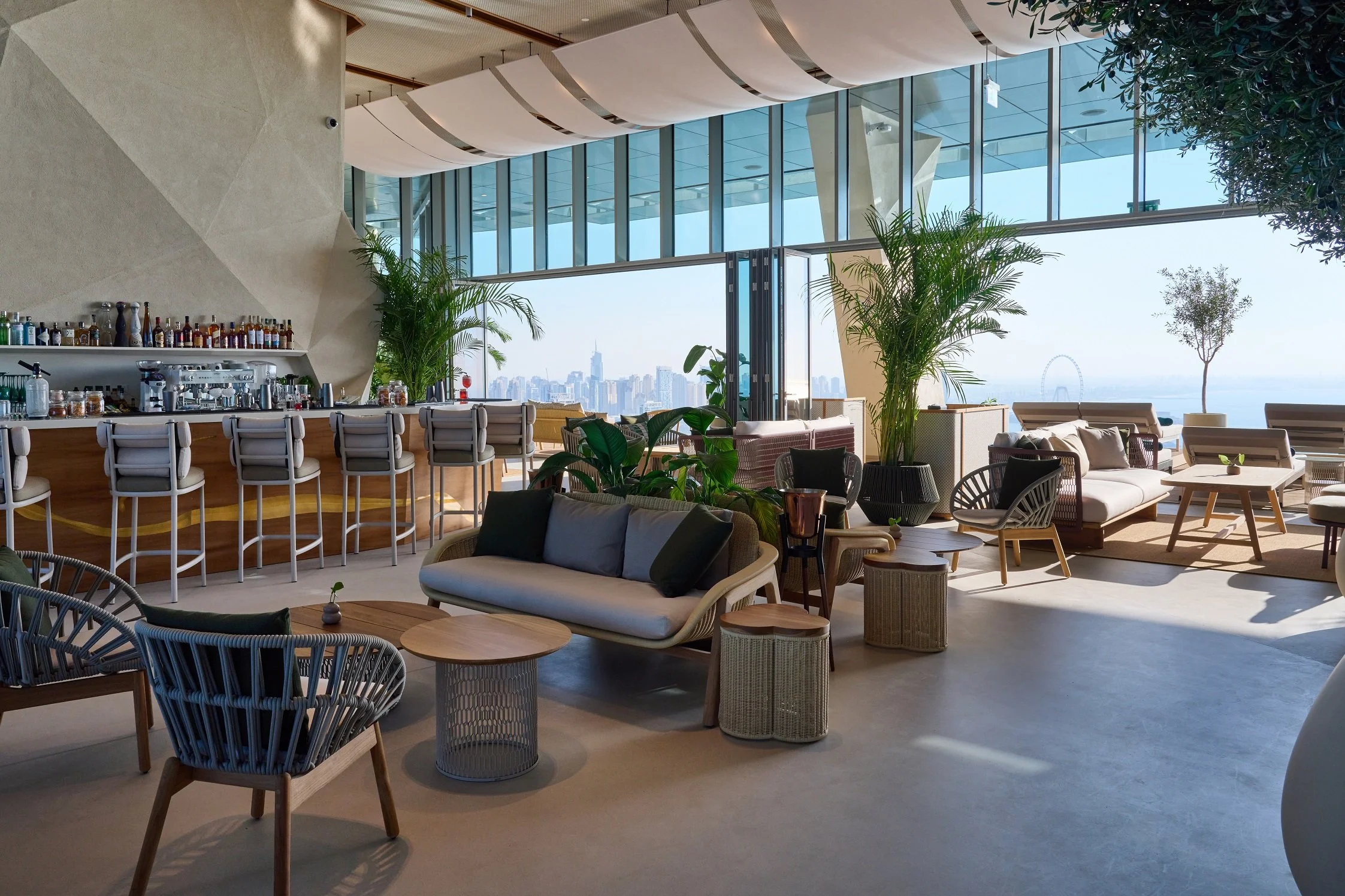 Sky pool бассейн дубай. Бассейн aura skypool. Панорамный бассейн дубай aura skypool. Aura skypool. Бассейн aura skypool.