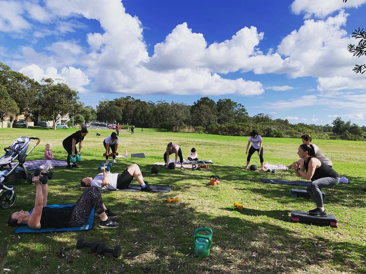 We love it when the forecast is wrong and turns out to be a sunny day 😁 ☀️ #outdoorgroupfitness 
Not so bad for a Monday😉 #womensfitness 
#mumsfitness