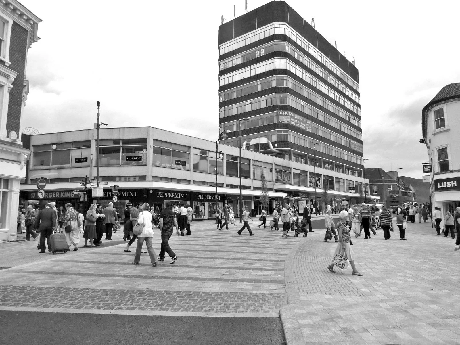 Maidstone_PlatformCrossing.JPG