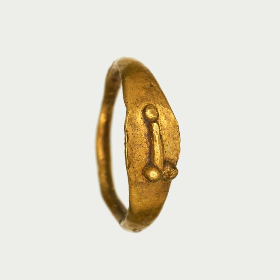 Roman ring for a child, gold, 1st-3rd centuries AD, British Museum.