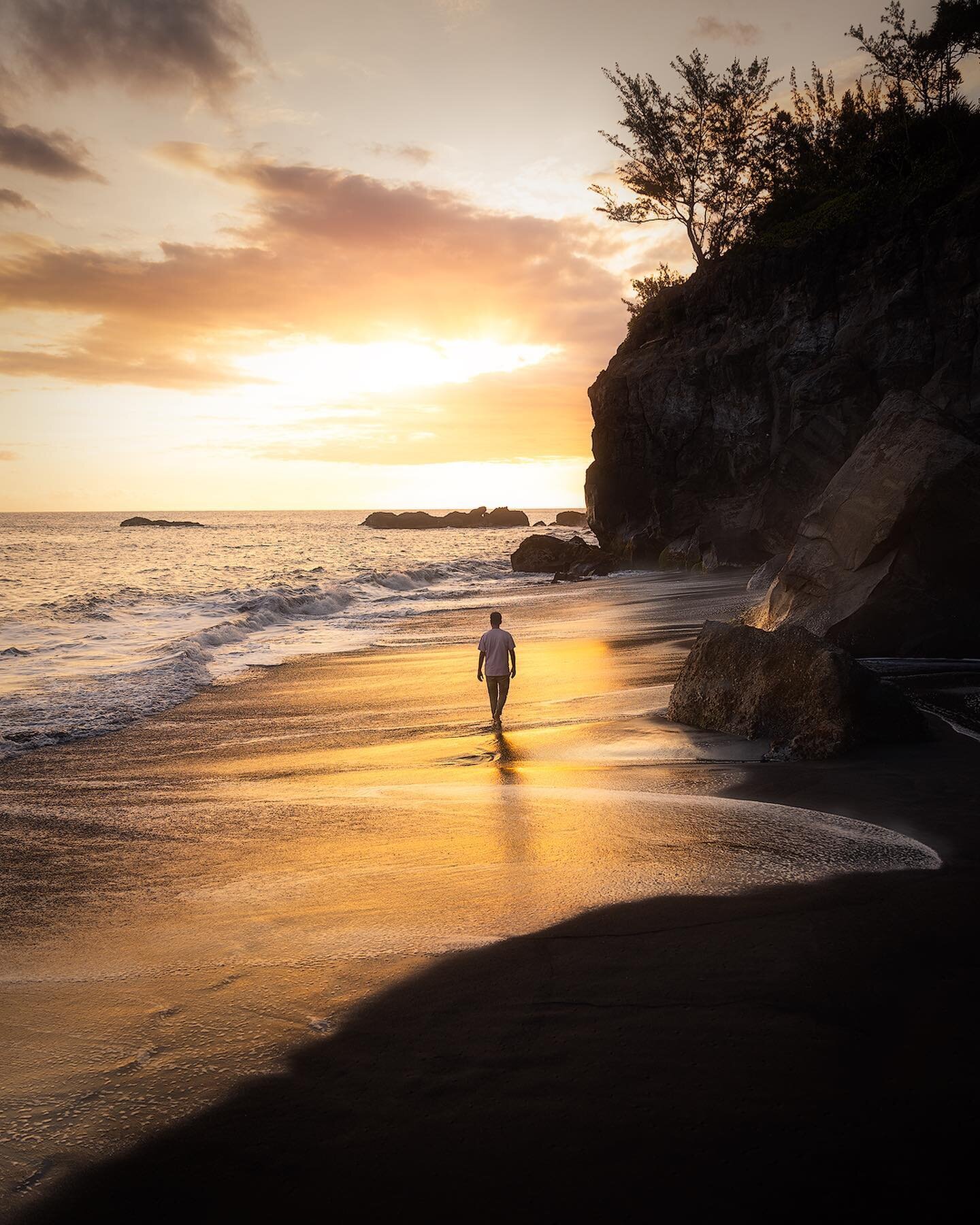 La meilleure th&eacute;rapie ? un bon coucher de soleil sur une plage isol&eacute;e. 🏝️