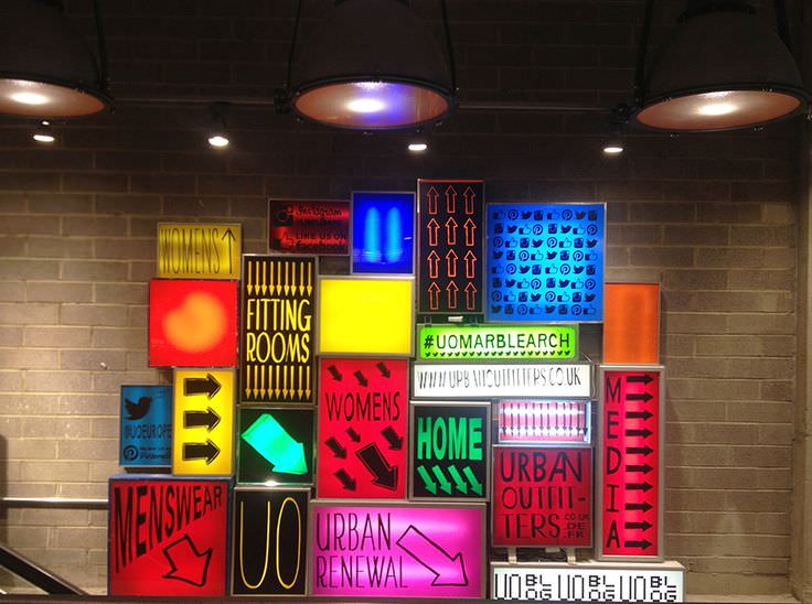 How to Choose the Best Lightbox for Your Business _ Assigns.png