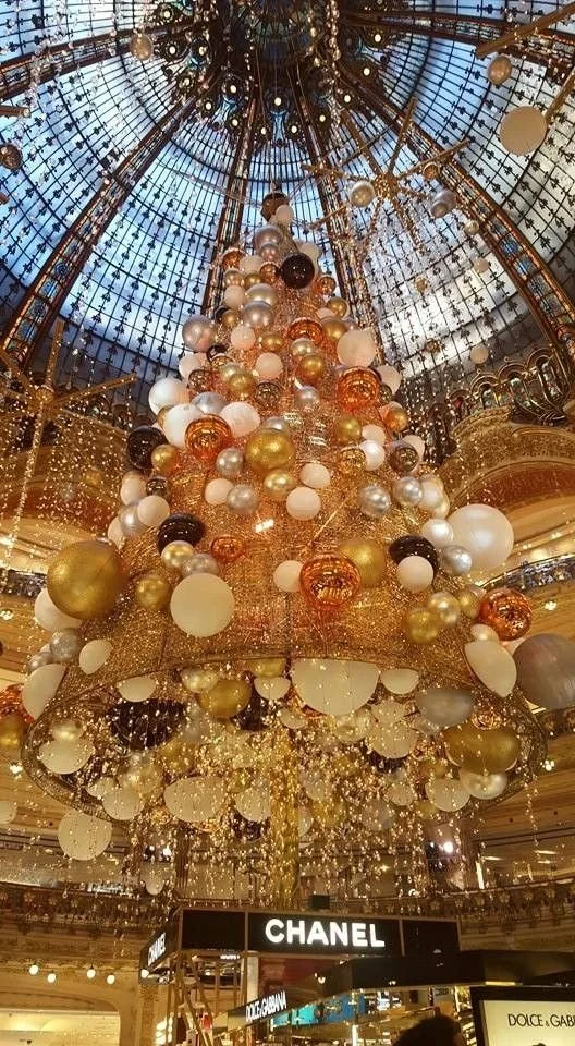 Árvore de Natal da Galeries Lafayette - Viajoteca_com.jpeg