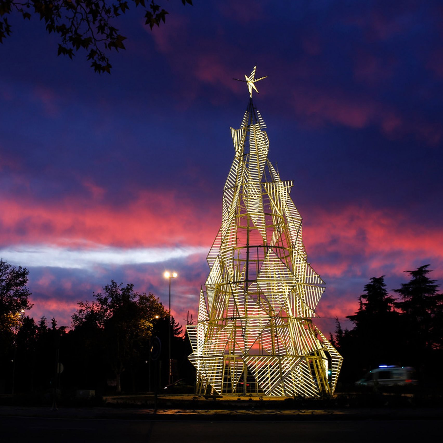 christmas-tree-roundup_dezeen_2364_col_5-1704x1704.jpg
