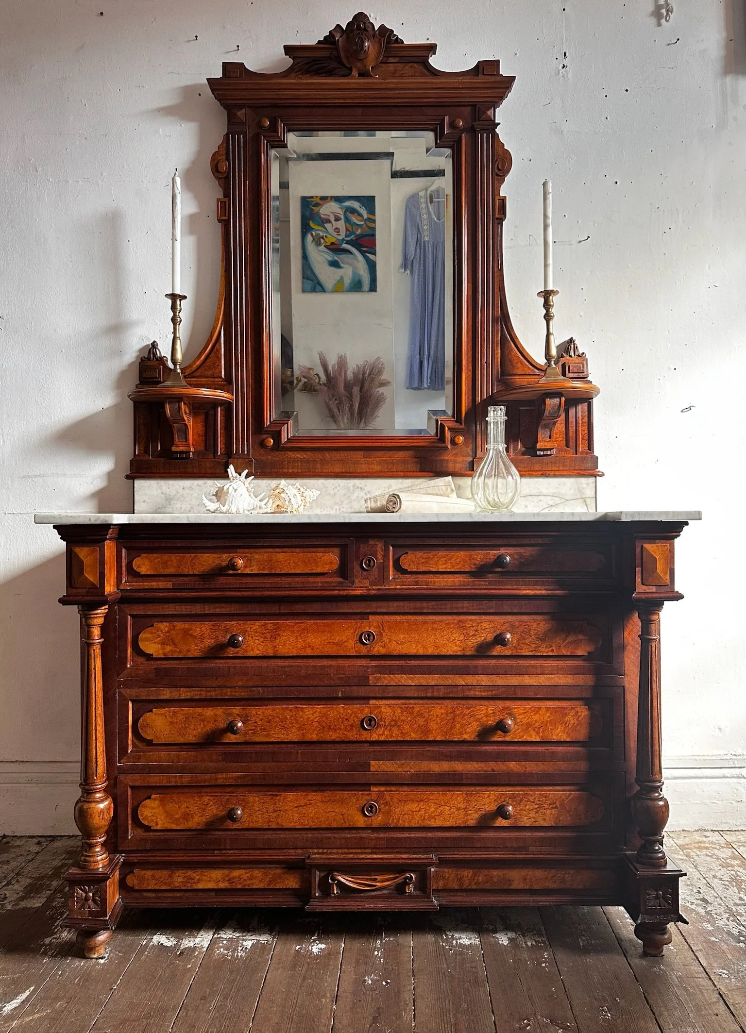 Exceptional Quality Belgian Mahogany and Burr Maple chest of drawers w/ mirror above, marble top c1880