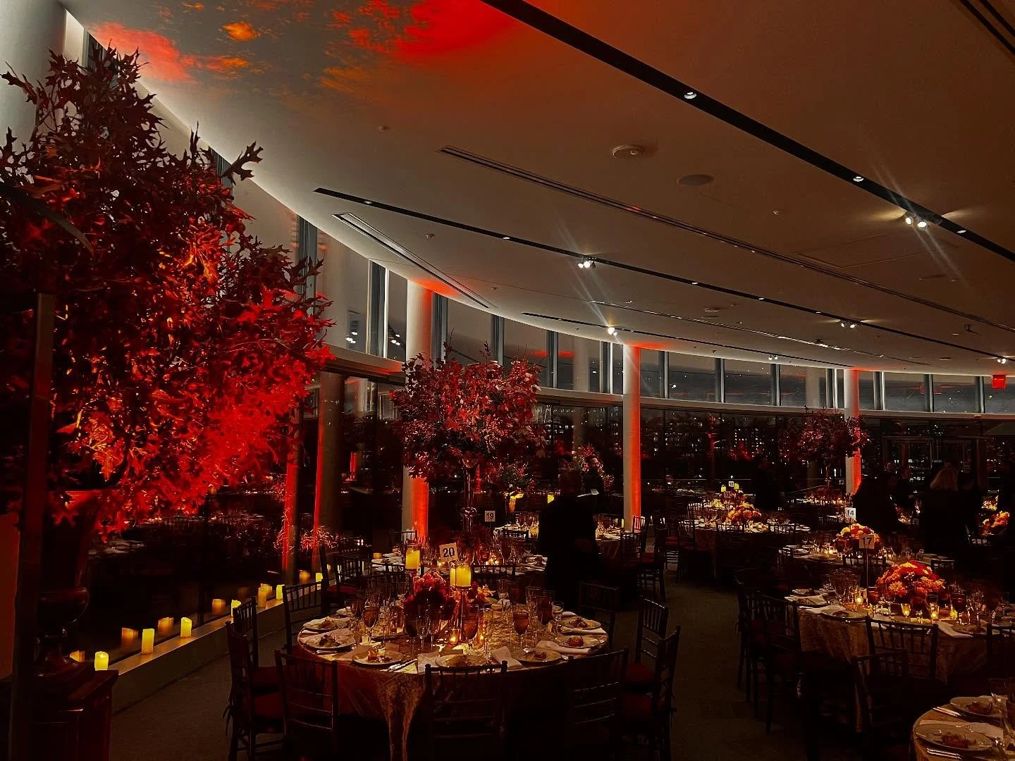 Rockefeller university Sciences Gala is always an innovative evening 🧬🧫🔬🧪
..
Venue: @rockefelleruniv 
Client: @rockefelleruniv 
Lighting Design: @liveproductionlabs 
Lighting equipment: @4wall 
Florals: @vanvlietandtrap
Catering: @gpfood 
..
##li
