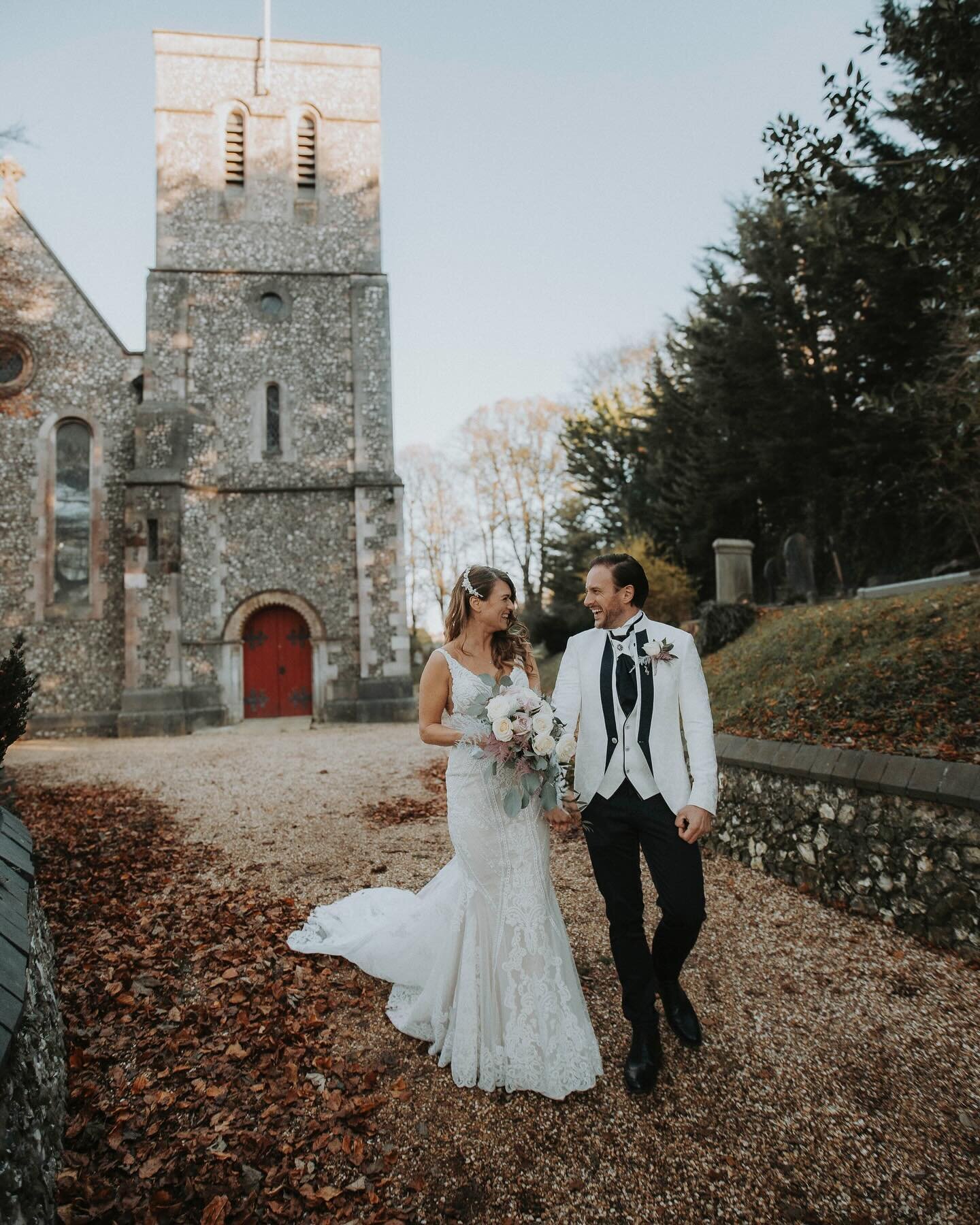 Crisp November days 😍❄️🍁

Had the pleasure of photographing Sean &amp; Lyuda wedding last month and what an absolute banger it was. 

A lovely church ceremony followed by a great reception at one of the most insane houses I&rsquo;ve ever seen - Sti