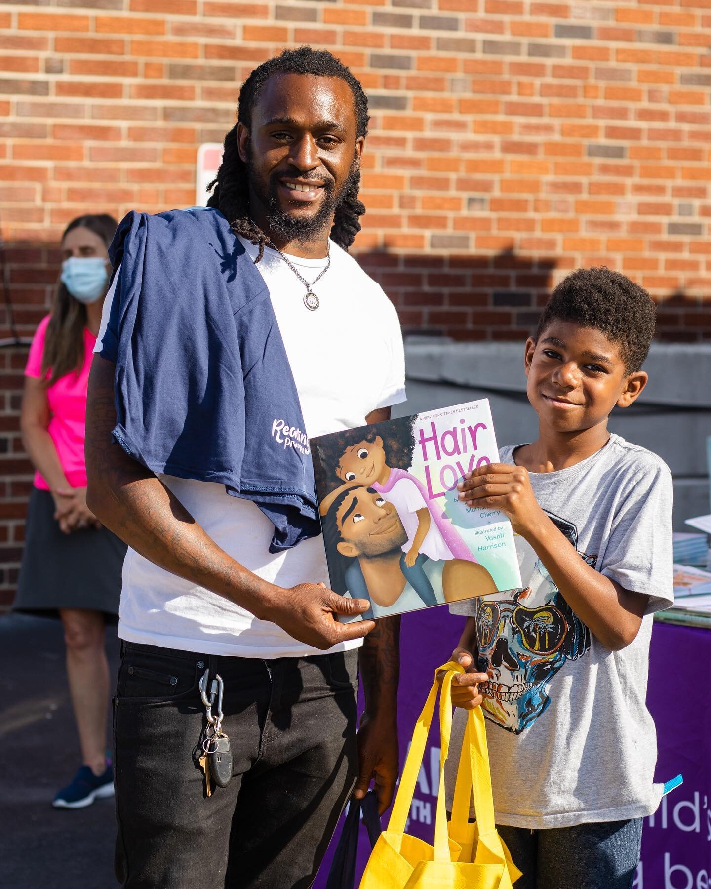 We celebrated Father's Day with West Philly Reading Captains who gave out books and prizes to some amazing, dope, fantastic dads and father figures at Sharp Skills Barbershop. We see you, dads!👏🏾👏🏿👏🏻
.
.
.
.
.
.
#dad  #fathersday #earlyliteracy