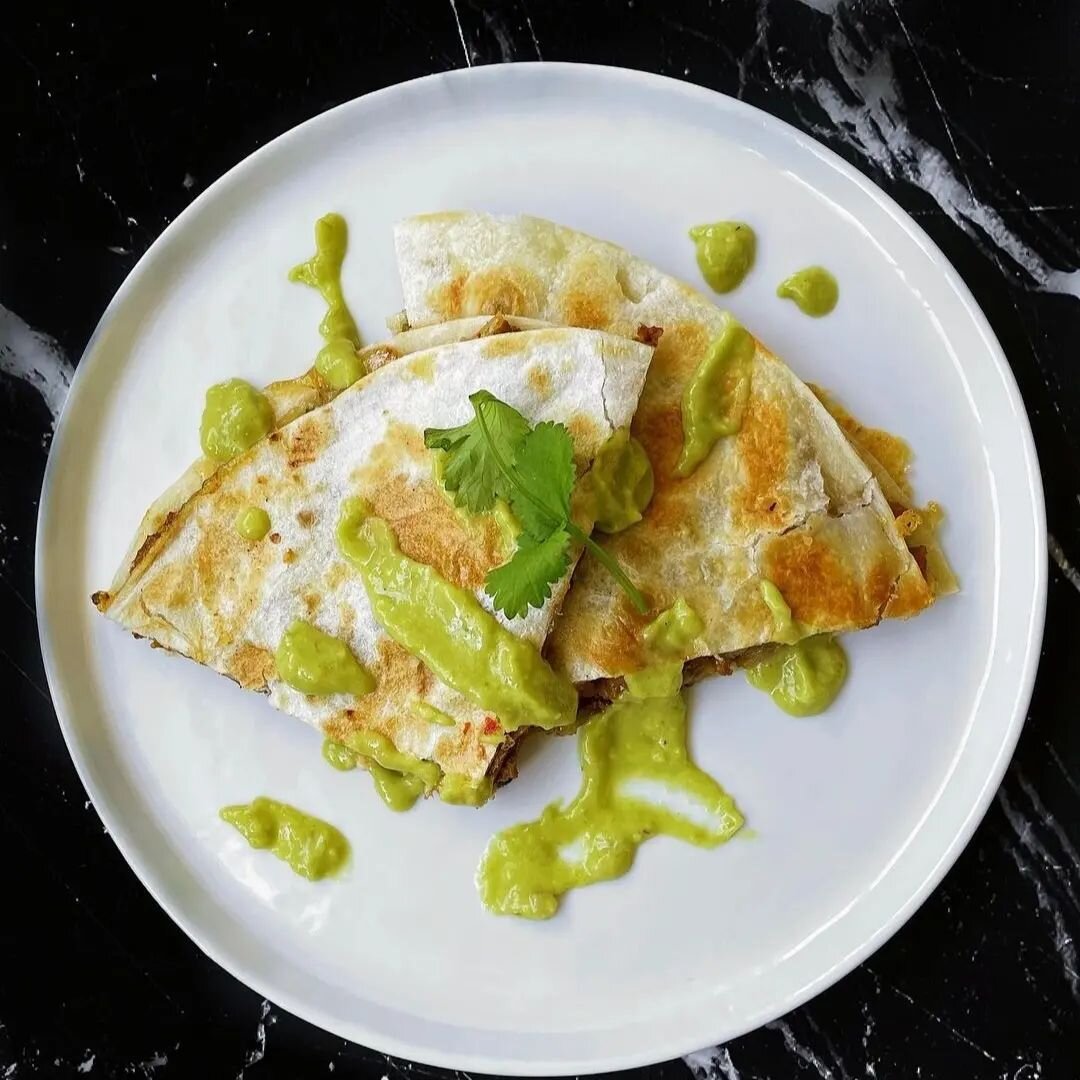 A delicious quesadilla for lunch! 
&bull;
&bull;
&bull;
&bull;
&bull;
&bull;
📸 by @thecommunalvegan 
&bull;
&bull;
&bull;
Tortillas by @lafetortilleria