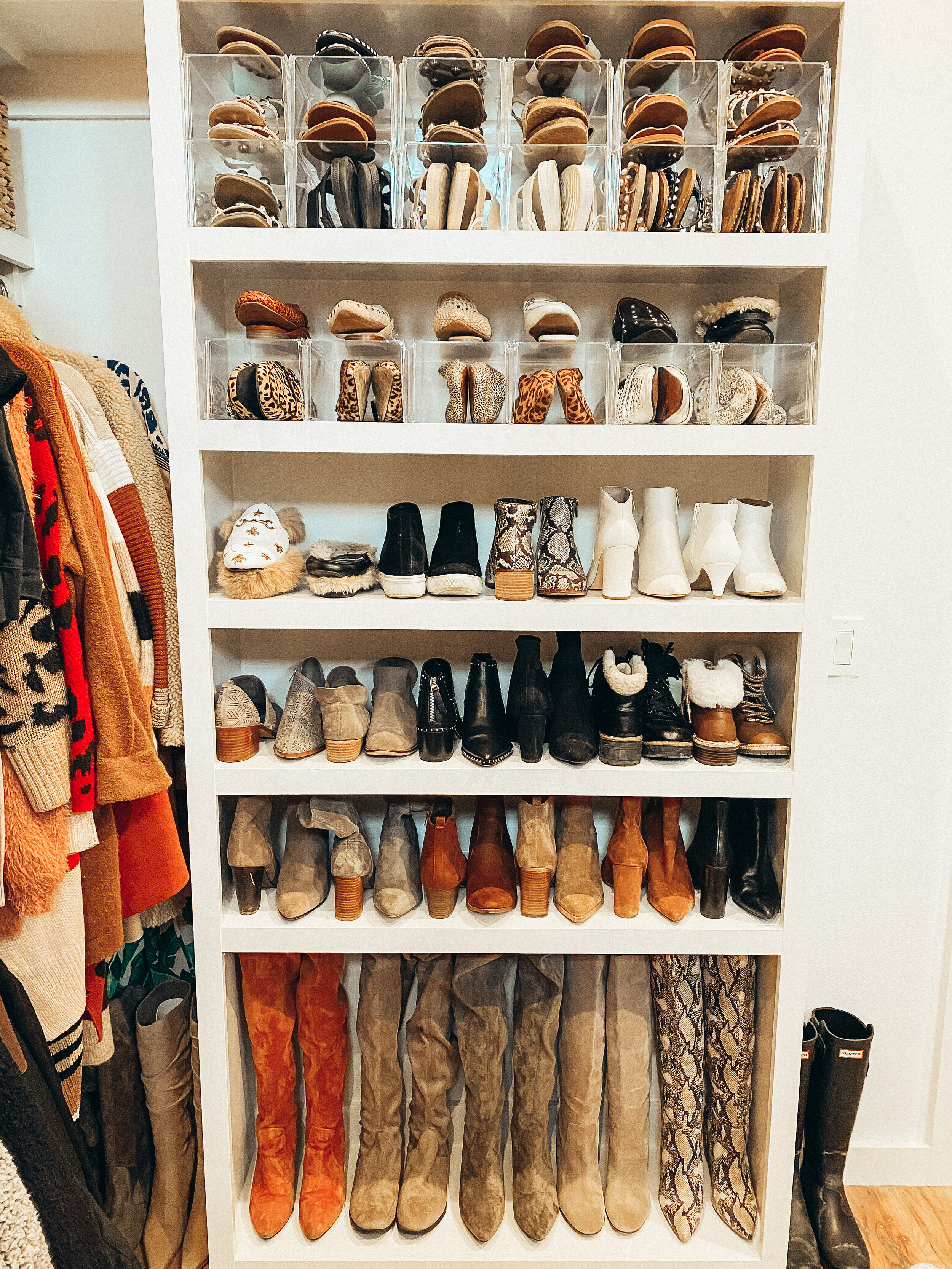Organized closet shoe shelf