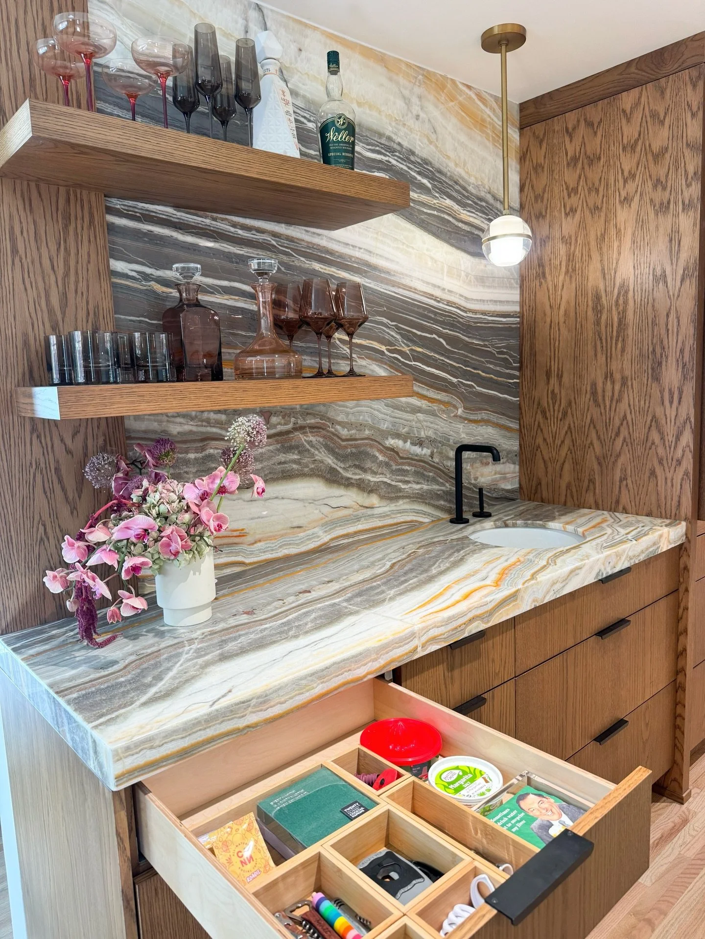 Cheers to the weekend 🥂

#tulsaorganizer #tulsaorganizers #tulsaorganizing #kitchenorganization #kitchengoals #barorganization #tulsasmallbusinessowner #tulsasmallbiz