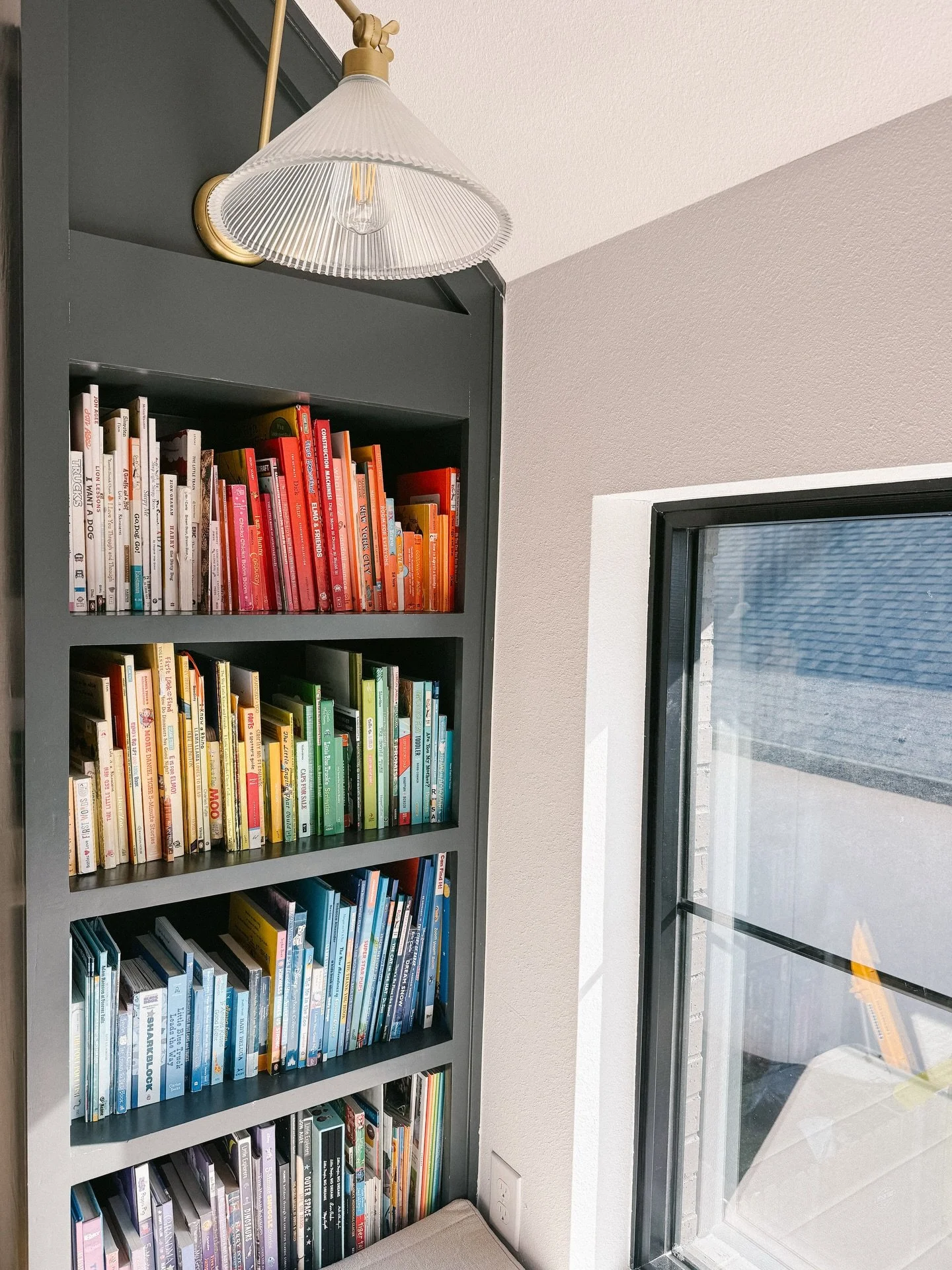 If you need us&hellip; we&rsquo;ll be here 📚🌈

#tulsaorganizer #tulsaorganizers #tulsaorganizing #playroomorganization #playroomgoals #roygbiv #rainboworder