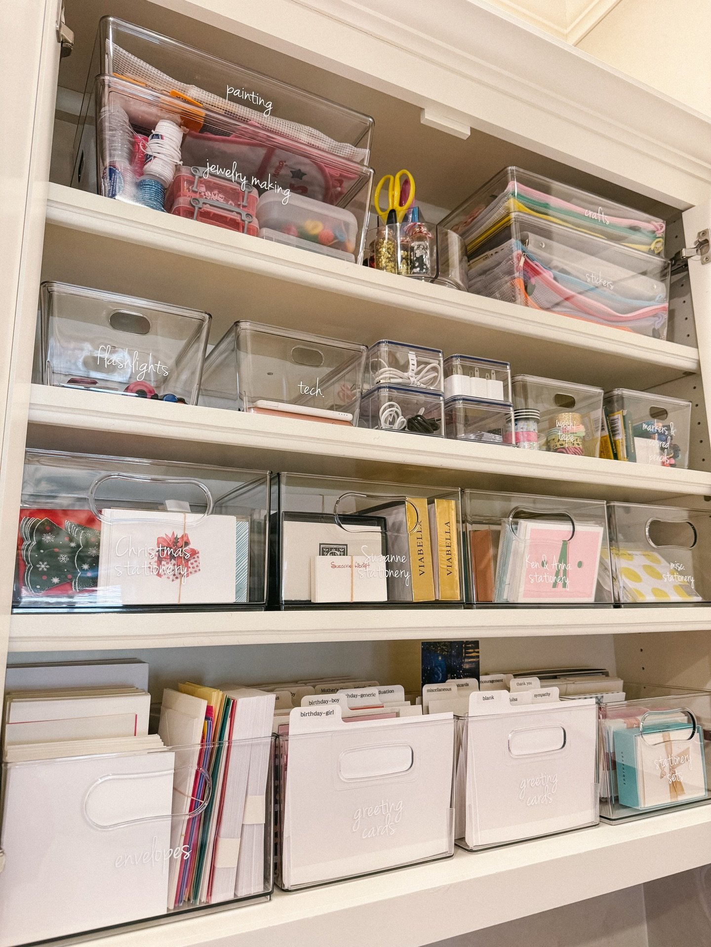 An organized home office isn&rsquo;t just nice to look at! It&rsquo;s key for focus, efficiency, and getting things done ✨

#tulsaorganizer #tulsaorganizers #tulsaprofessionalorganizing #officeorganization #officegoals