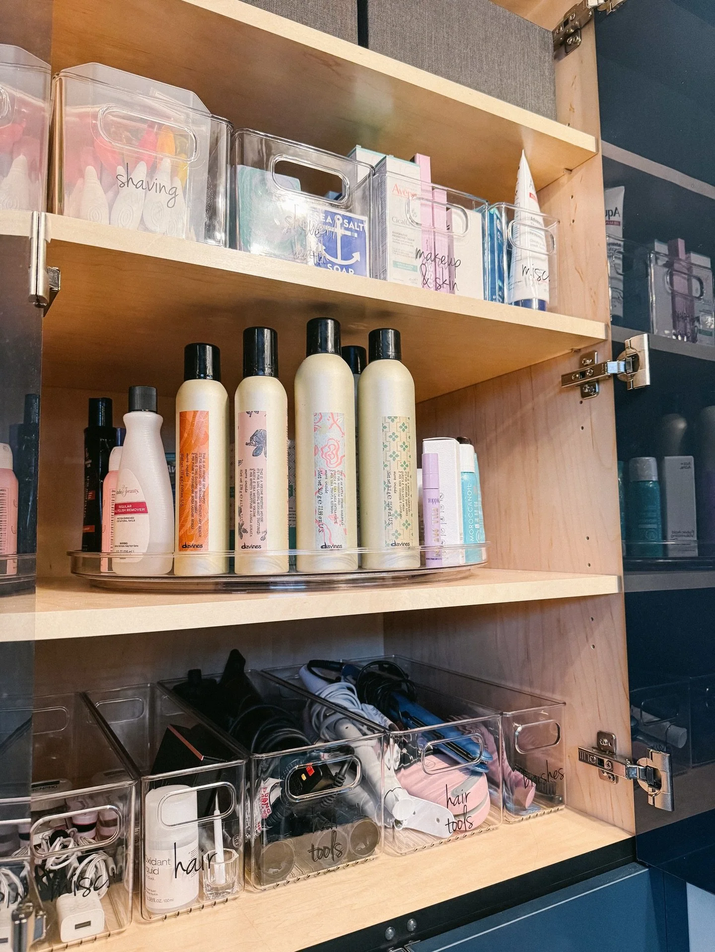 There&rsquo;s just something about opening a cabinet and actually finding what you need ✨

#tulsaprofessionalorganizing #bathroomorganization #bathroomgoals #tulsaorganizers #tulsaorganizing