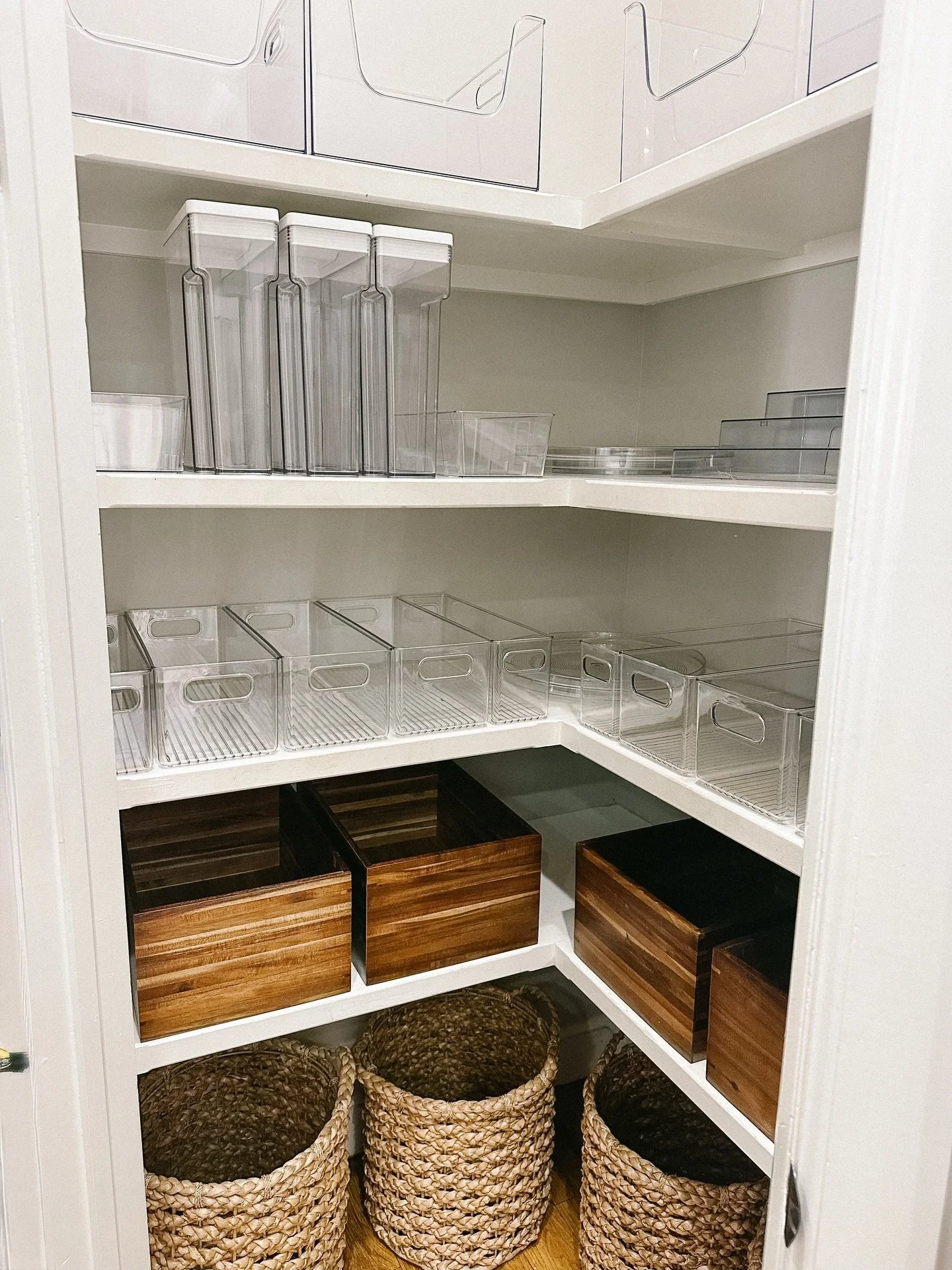 Every organized space starts with a plan and great products. These bins and baskets are the start of a pantry that&rsquo;s about to be both functional and beautiful ✨ 

#tulsaorganizer #tulsaorganizing #pantryorganization #pantrygoals #tulsaprofessio