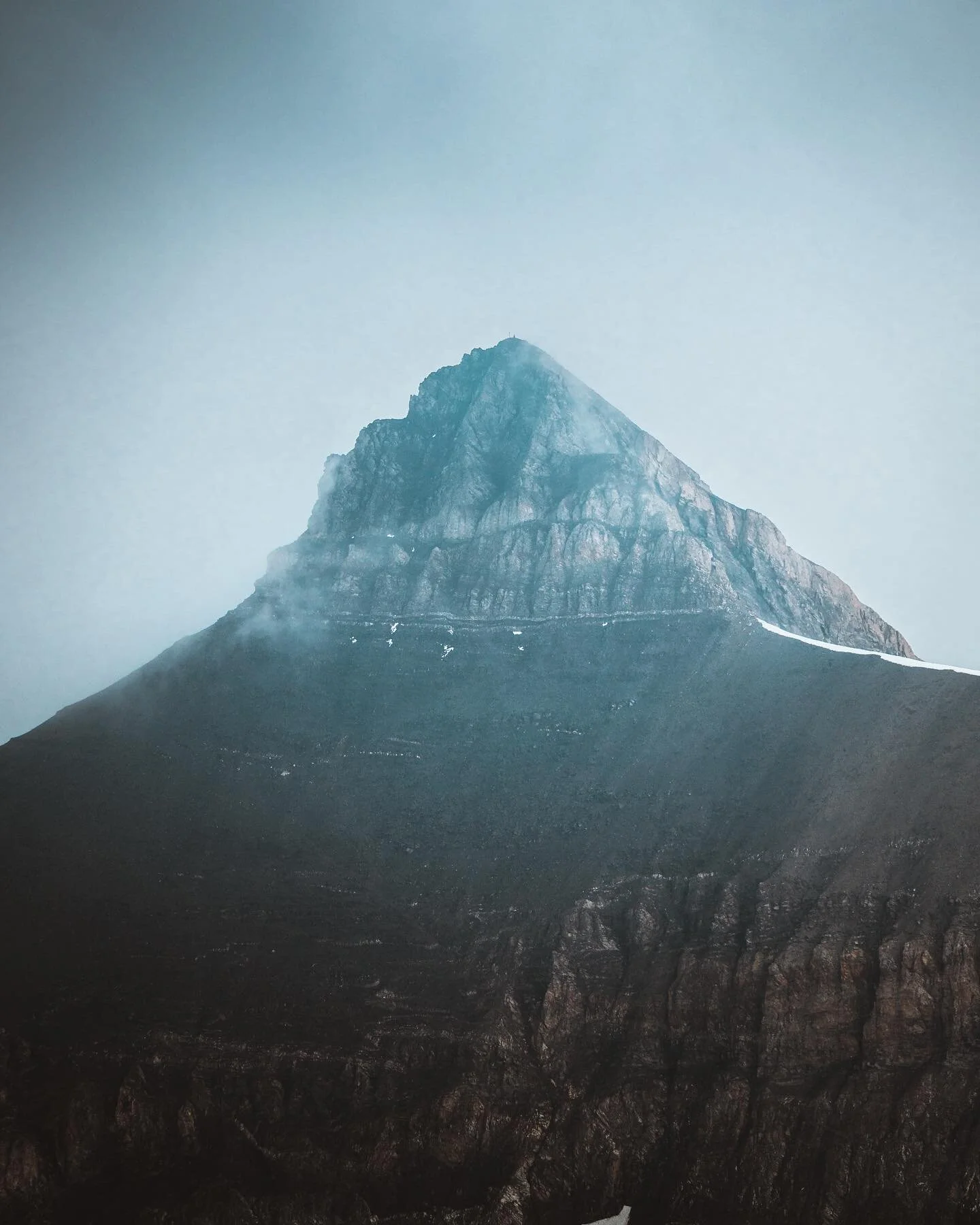 Thunderstorm on the Oldenhorn (3.123m)⚡️🏔 We were forced to seek shelter in the cable car station of Scex Rouge in @glacier3000.ch until the storm was over (After 2 hours we could leave again). Soon in the mountains again! This weekend! 😍
-
-
#olde