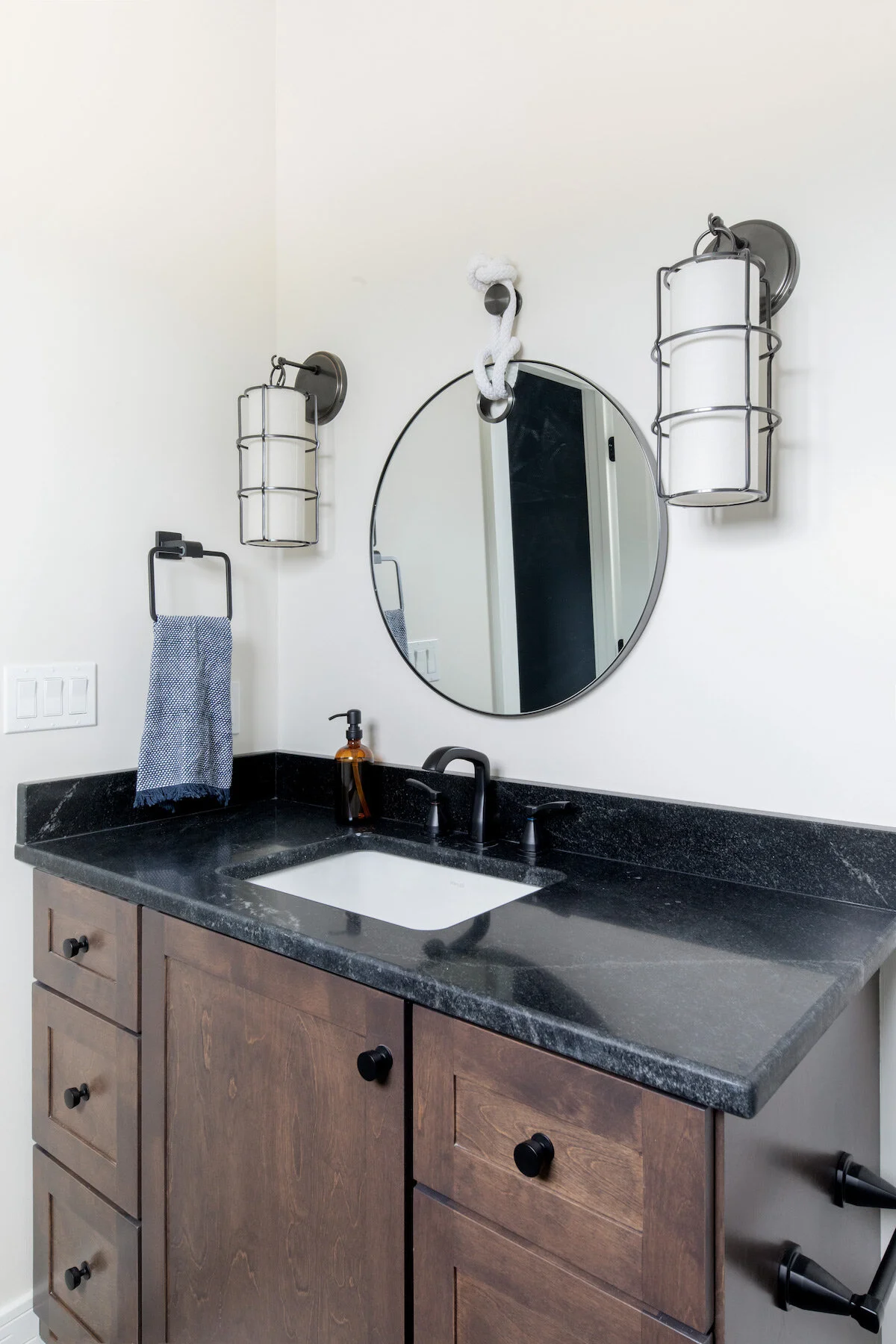 Stone-Bluff-Project-Bodine-White-Navy-Boys-Room05.jpg