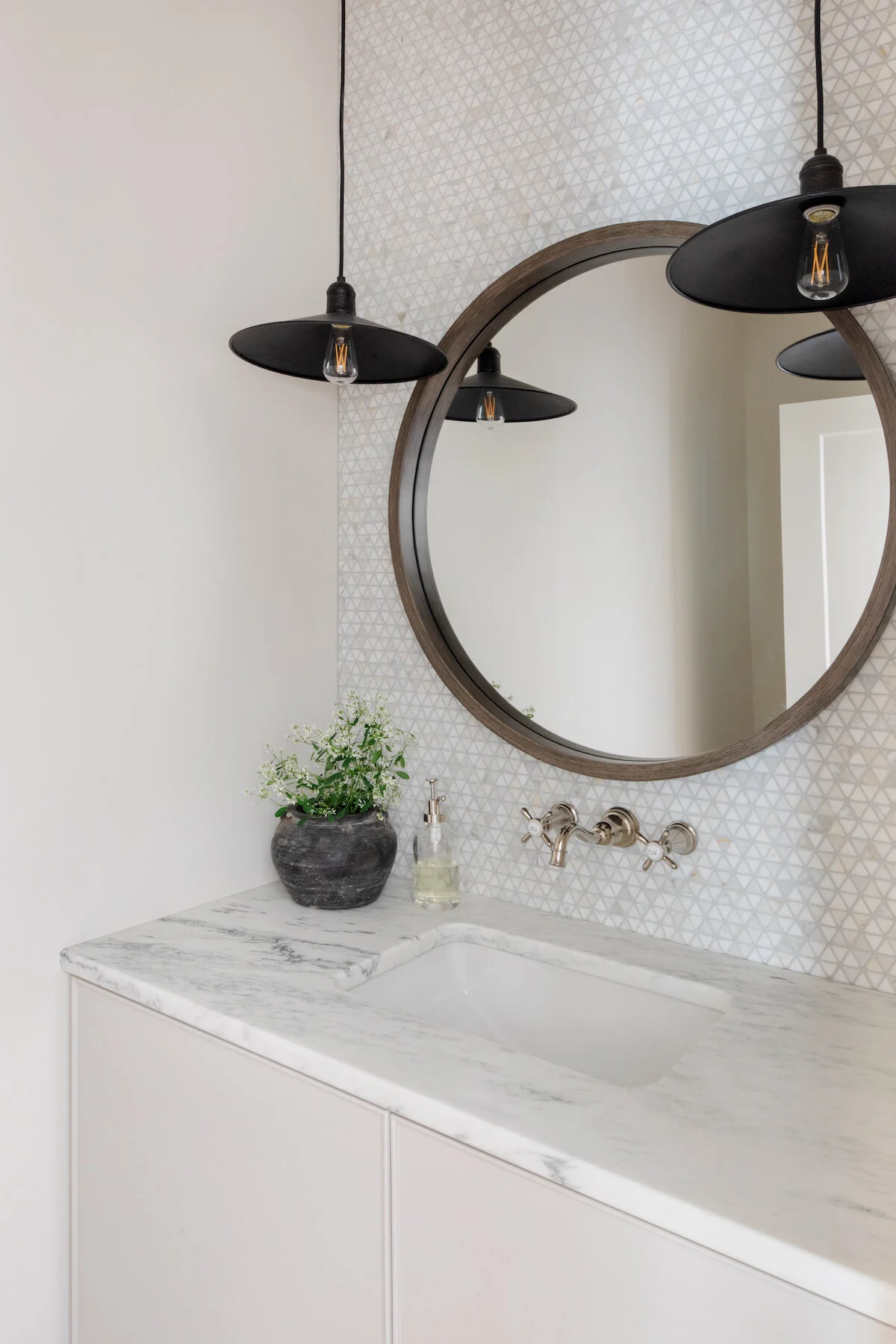 powder-bath-stone-bluff-Scout-and-Nimble-Bodine-White-02.jpg
