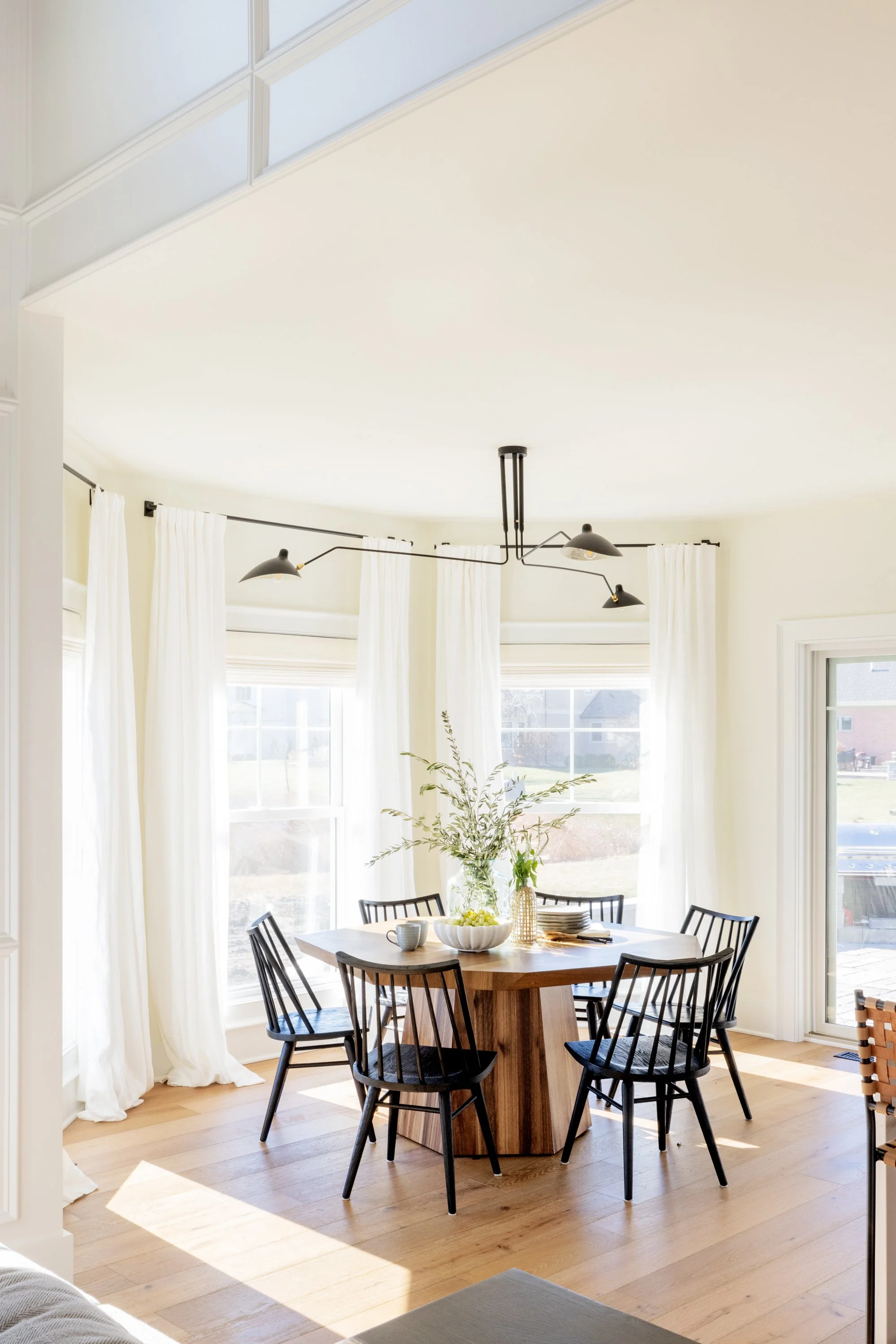 scout-and-nnimble-breakfast-nook-wde.jpg