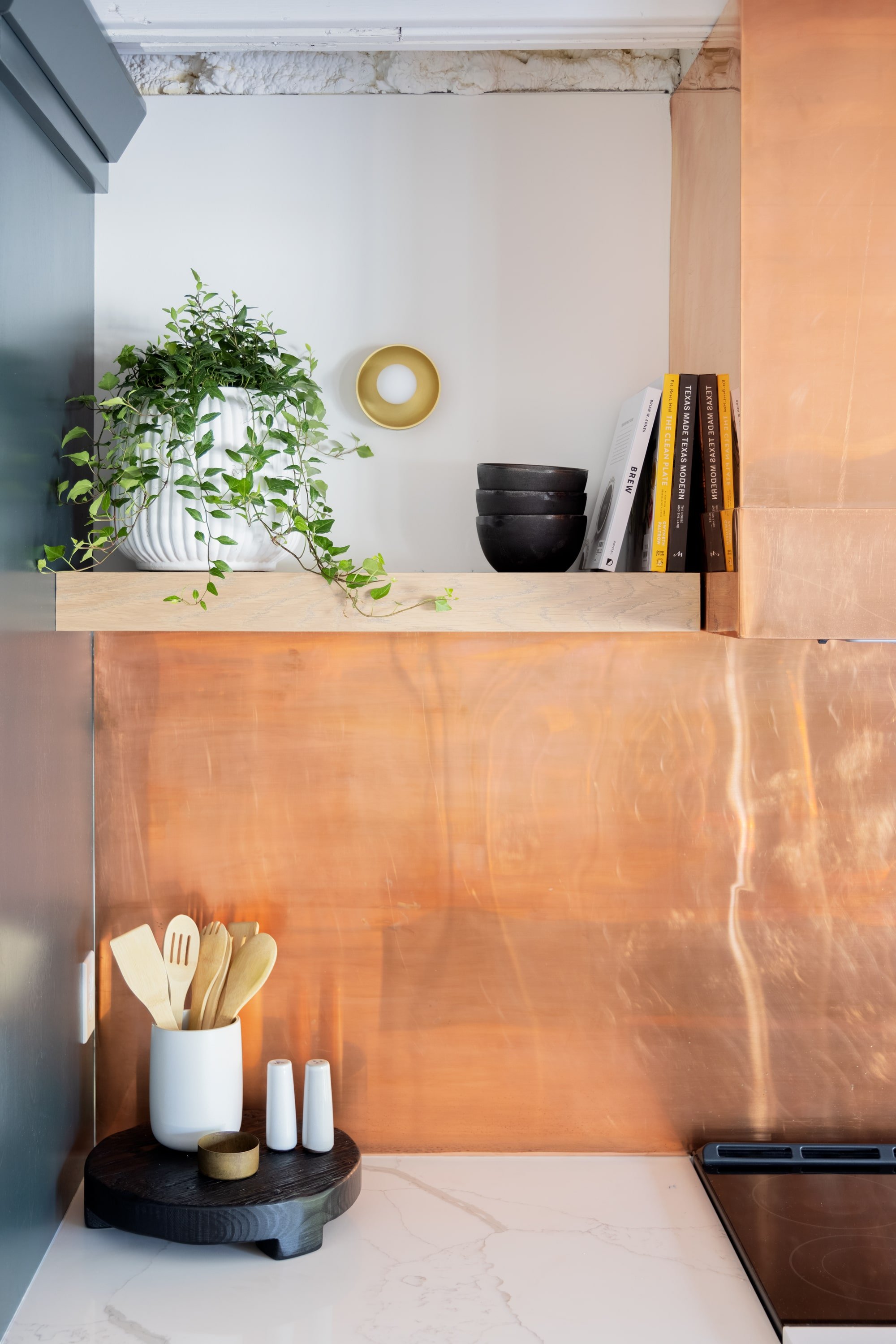 modern-small-office-interior-design-Bodine-White-HDCO-Modern-Office-Makeover13-min.jpg