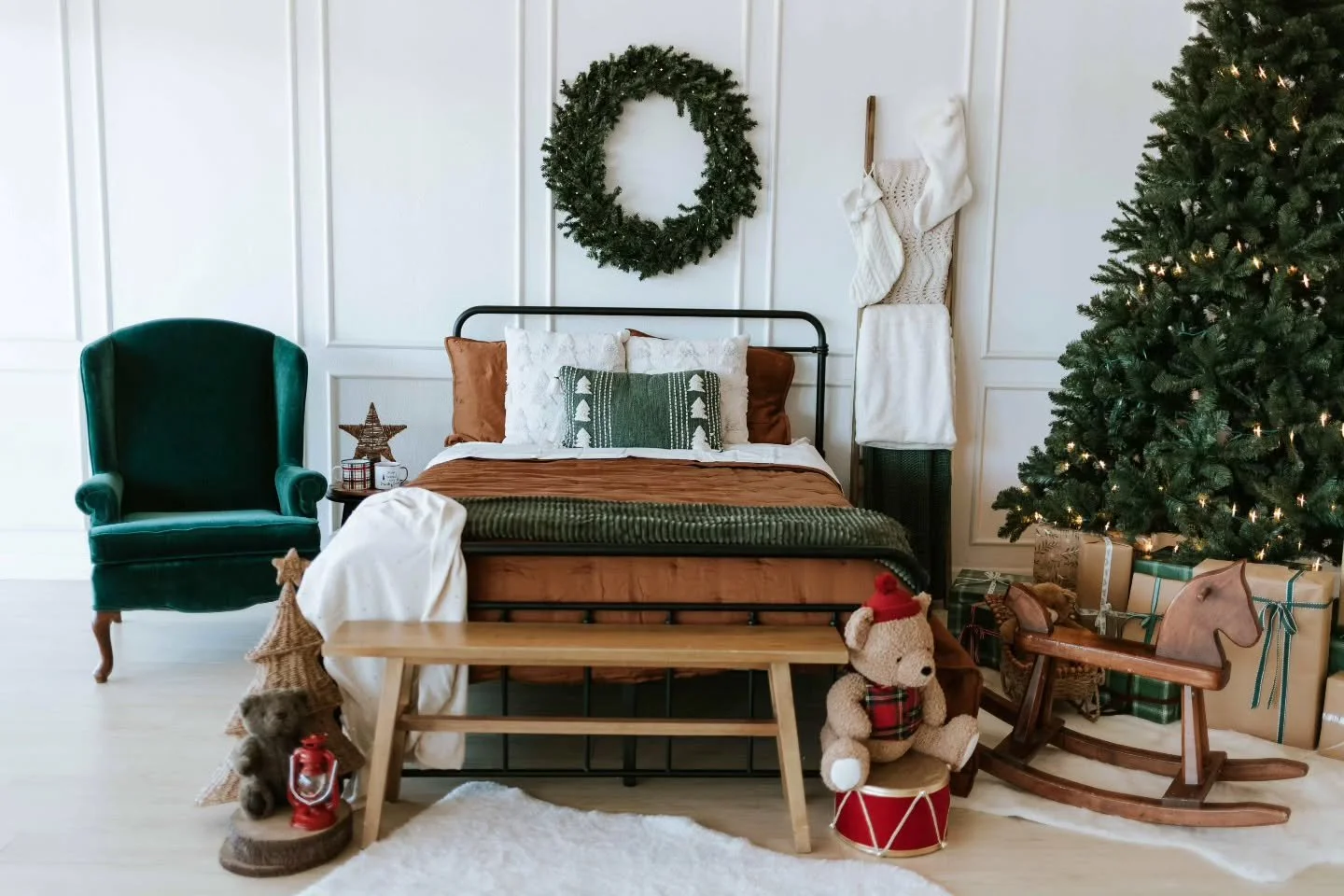 📍Christmas in Garland officially started this past weekend on November 1st. And with a completely booked studio! 🙌 🎄

A ginormous THANK YOU to @nleeimages for pouring her heart, sweat, and time into this year's setups. 🥰🫶 We loved hearing how mu