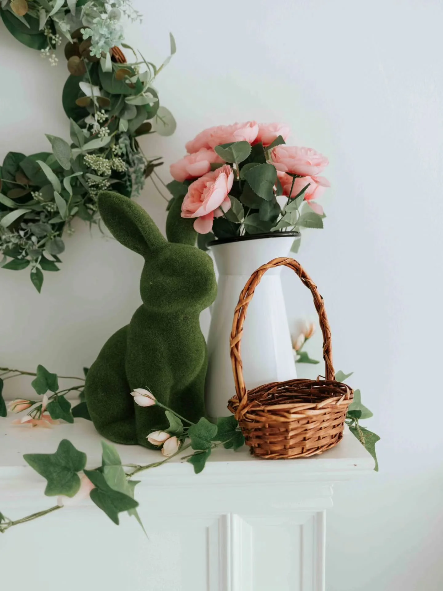 Available NOW at 📍Far North Dallas until April 4th. Please plan accordingly. 

Important info below 🧐👇
Unfortunately props from set pictured cannot be moved, but any Easter decor (bunnies, and egg-filled basket) can be removed for a spring-only lo