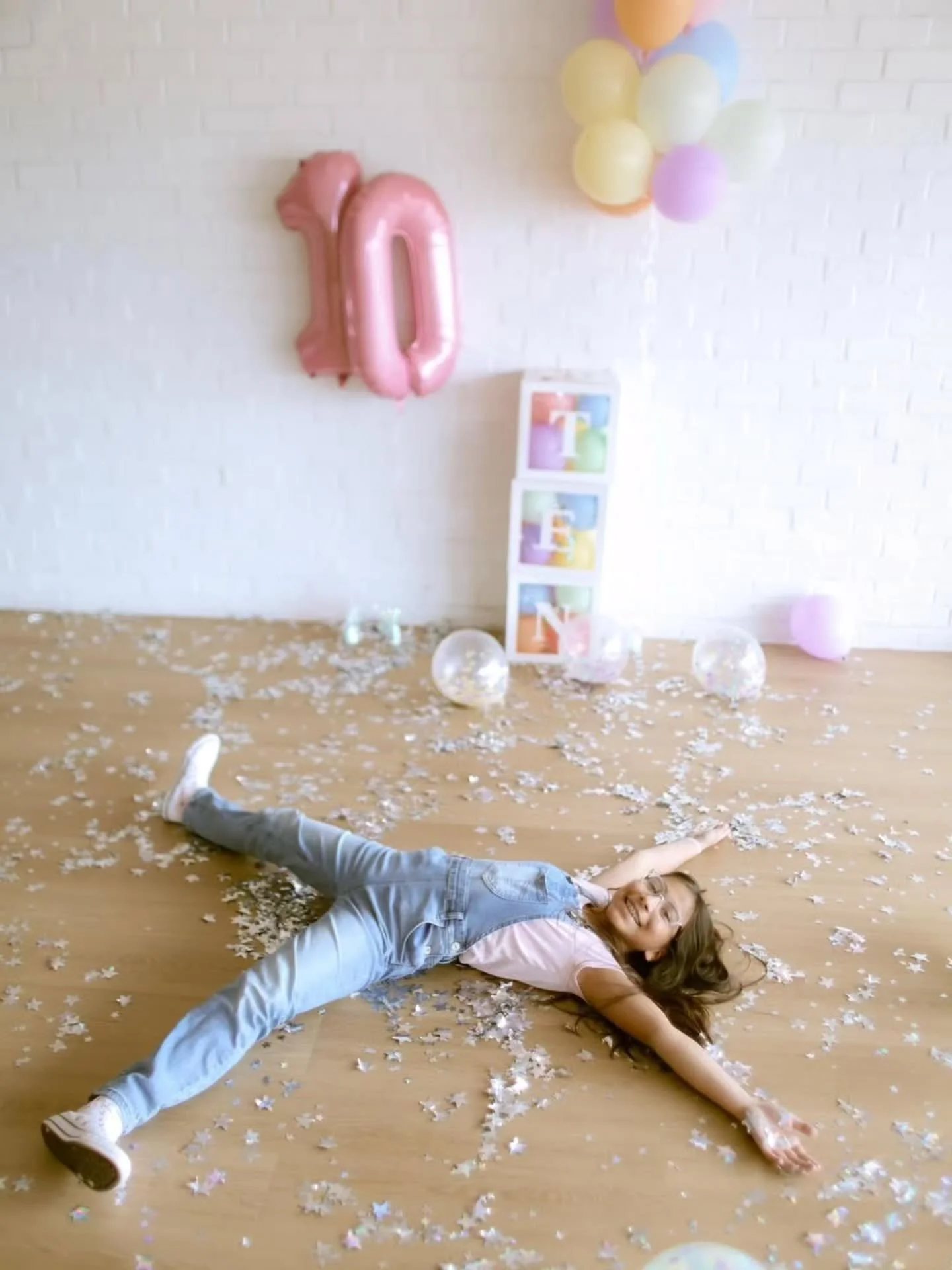 Photographer @capturedbyrachh 
📍Garland

.

How fun does this birthday session look that @capturedbyrachh hosted!?! 🌟🎉🤩 Go give her a like and a follow. 😎

We always get asked. Is confetti allowed? Yes! Especially big chunky confetti like those 