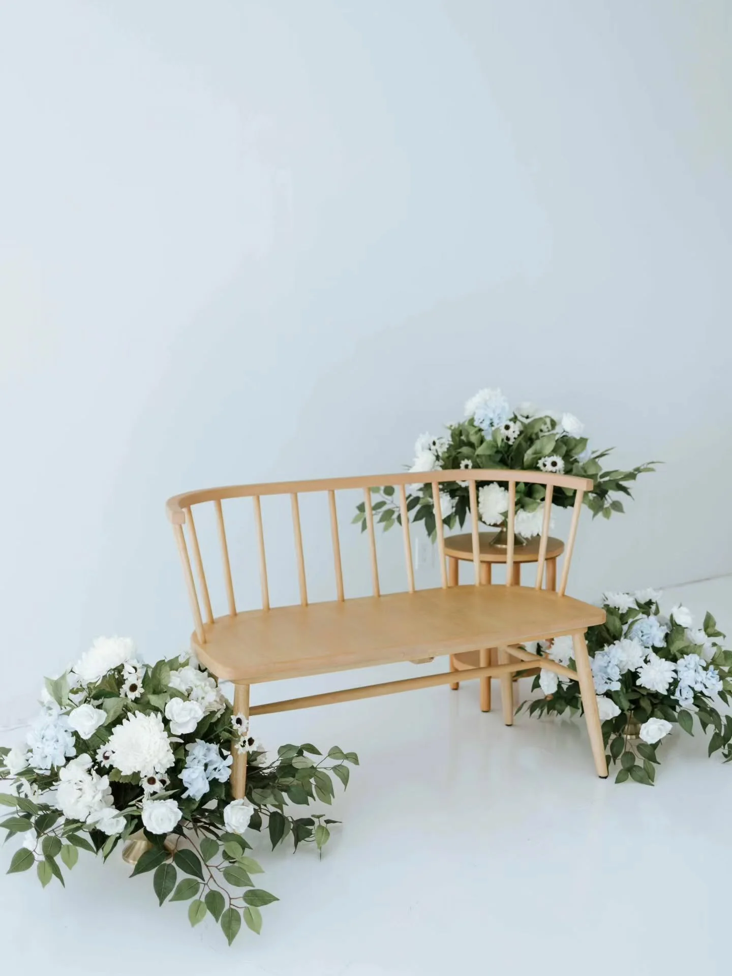 📍Far N Dallas
Available now until May 9th.
Please plan accordingly.

Just in time for your Mommy and Me sessions! Book enough time in your appointment for any setup and cleanup please 🙏. Three new floral arrangements (pictures 1-14) can be moved wh