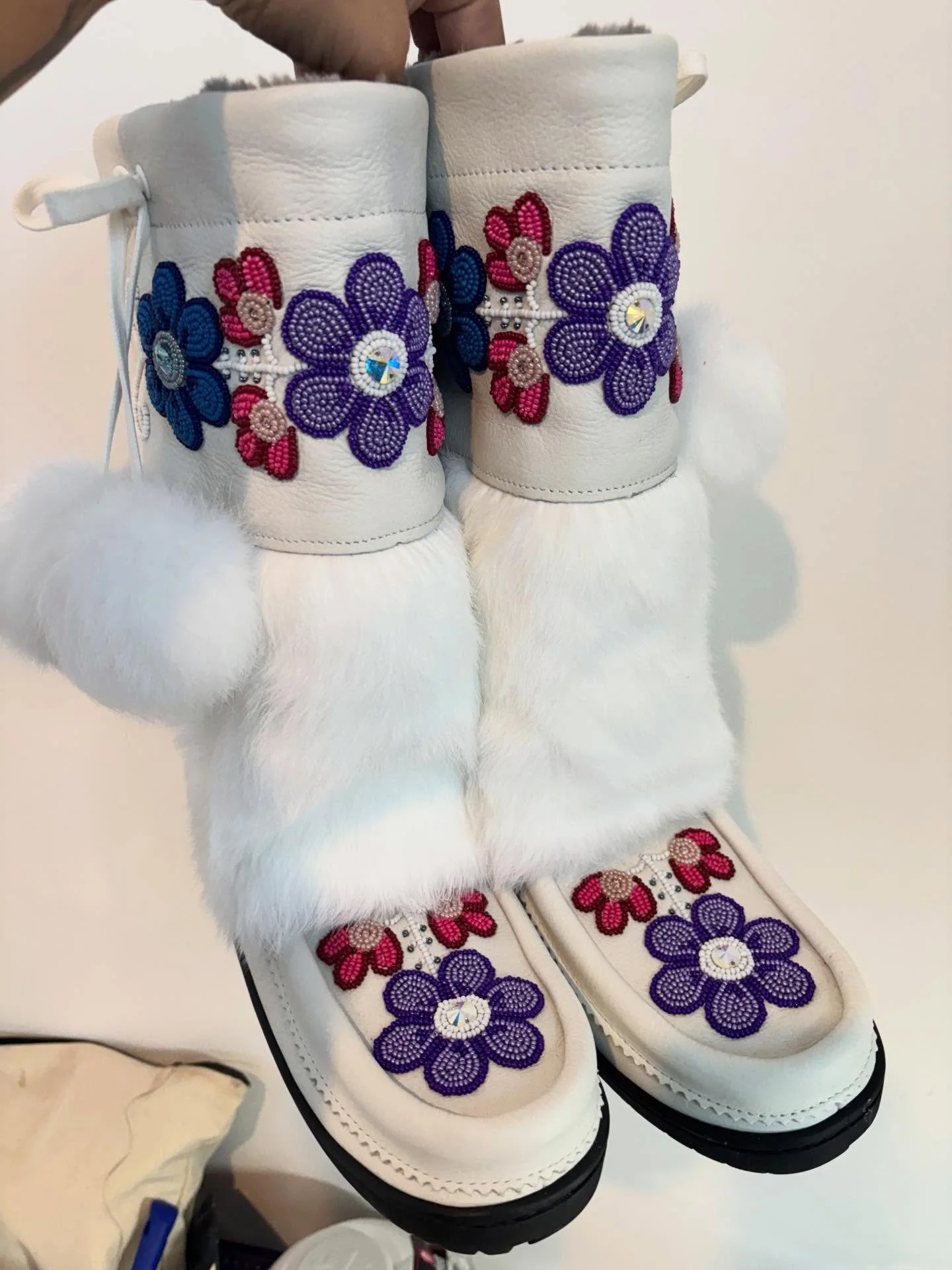 Heyyy everyone, this week, I&rsquo;ll be hosting some waffles and for every entry on the waffles, your name will be out in a draw these beautiful Manitobah Mukluks. I used them for a photoshoot once, they&rsquo;re size 8.  Mussi choo for all the supp