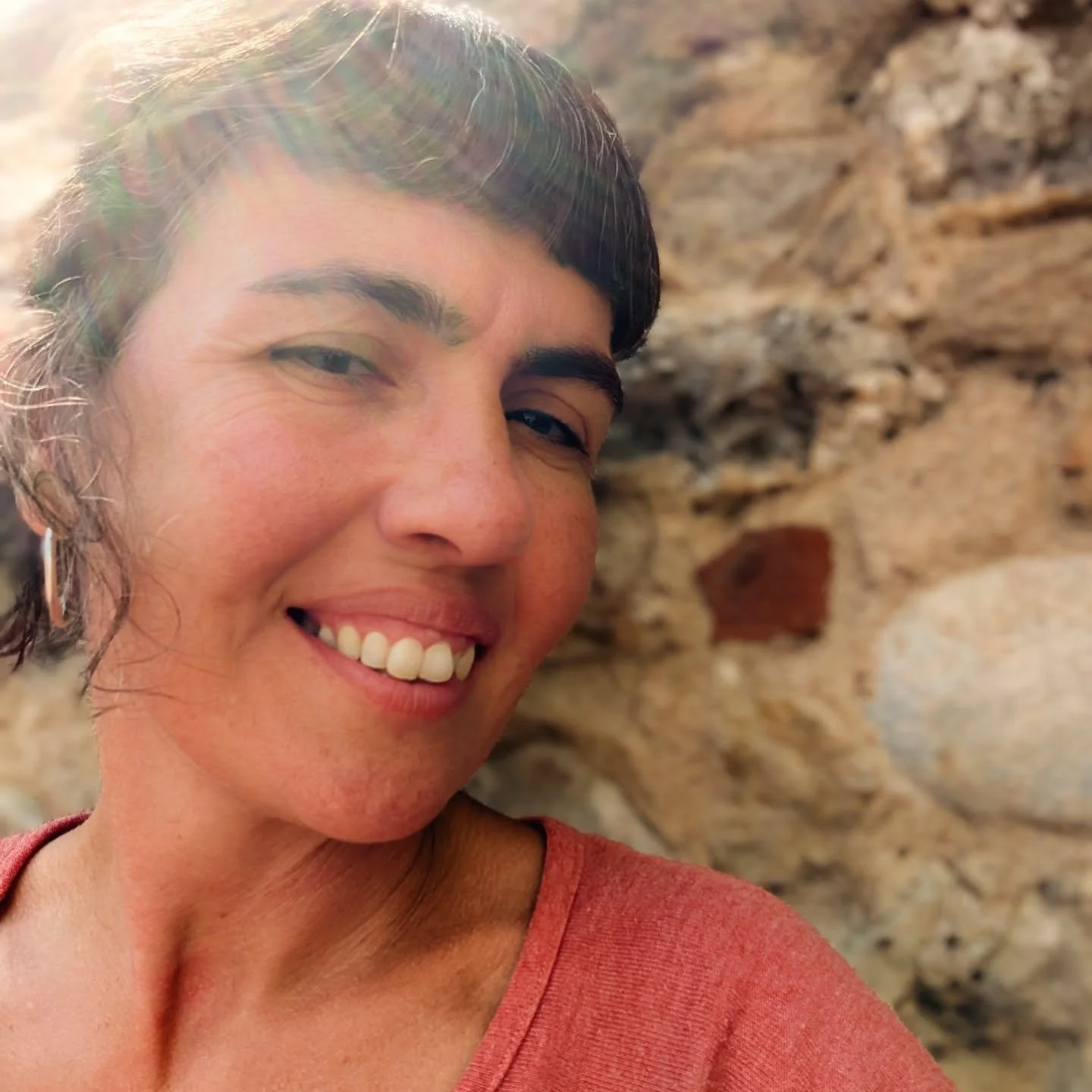 Soc l'Arantxa, formadora i divulgadora de la Comunicaci&oacute; NoViolenta (CNV) i mediadora. Formada en Comunicaci&oacute; NoViolenta, coach de fam&iacute;lia i mediaci&oacute; amb CNV.&nbsp; M'apassiona el creixement personal i seguir observant, in